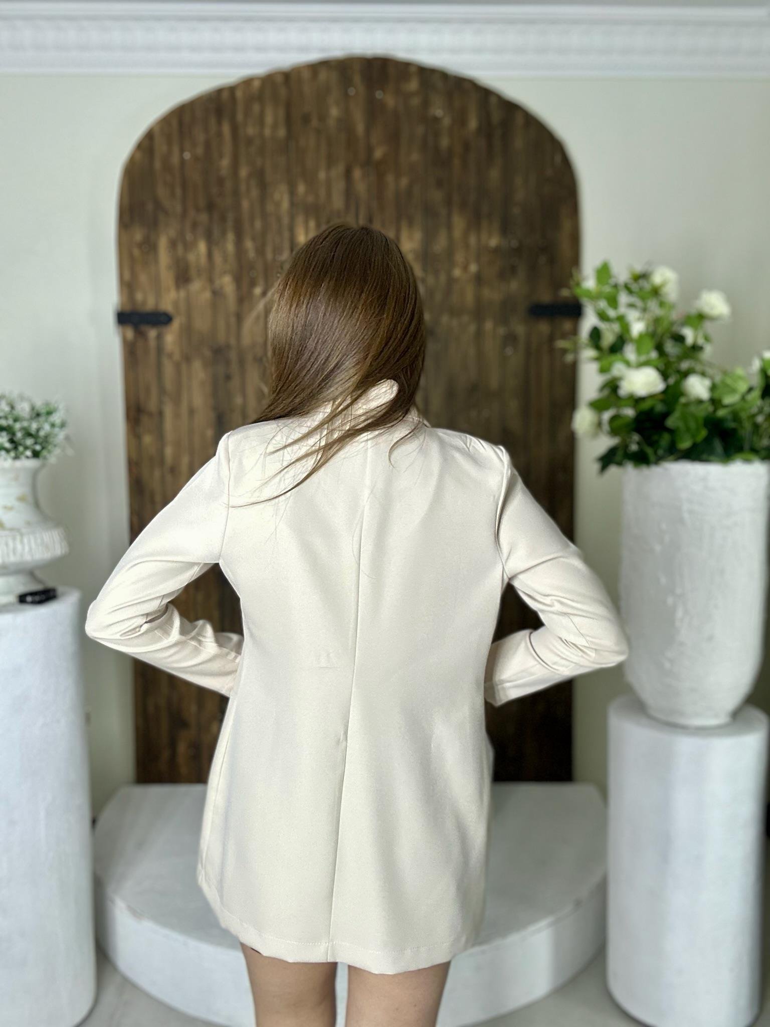 Krem Atlas Kumaş Vatkalı Büyük Cep Detaylı Blazer Ceket 