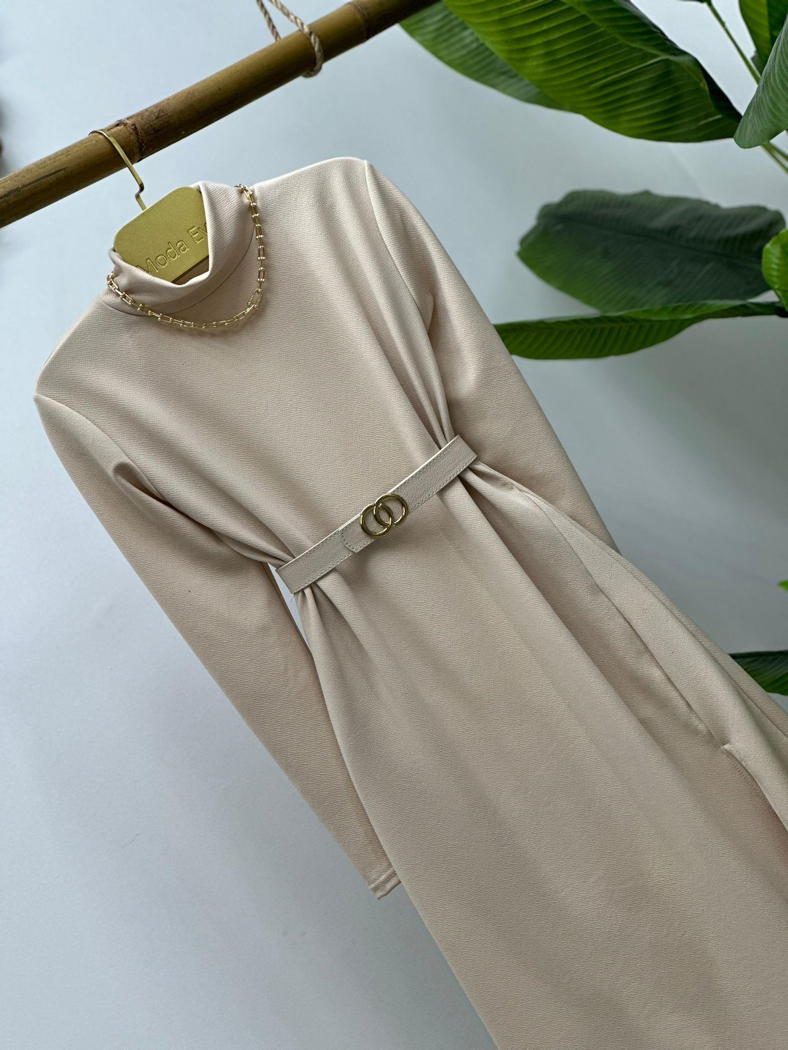 Krem Örme Crep Kumaş Balıkçı Yaka Derin Yırtmaçlı Midi Boy Elbise 