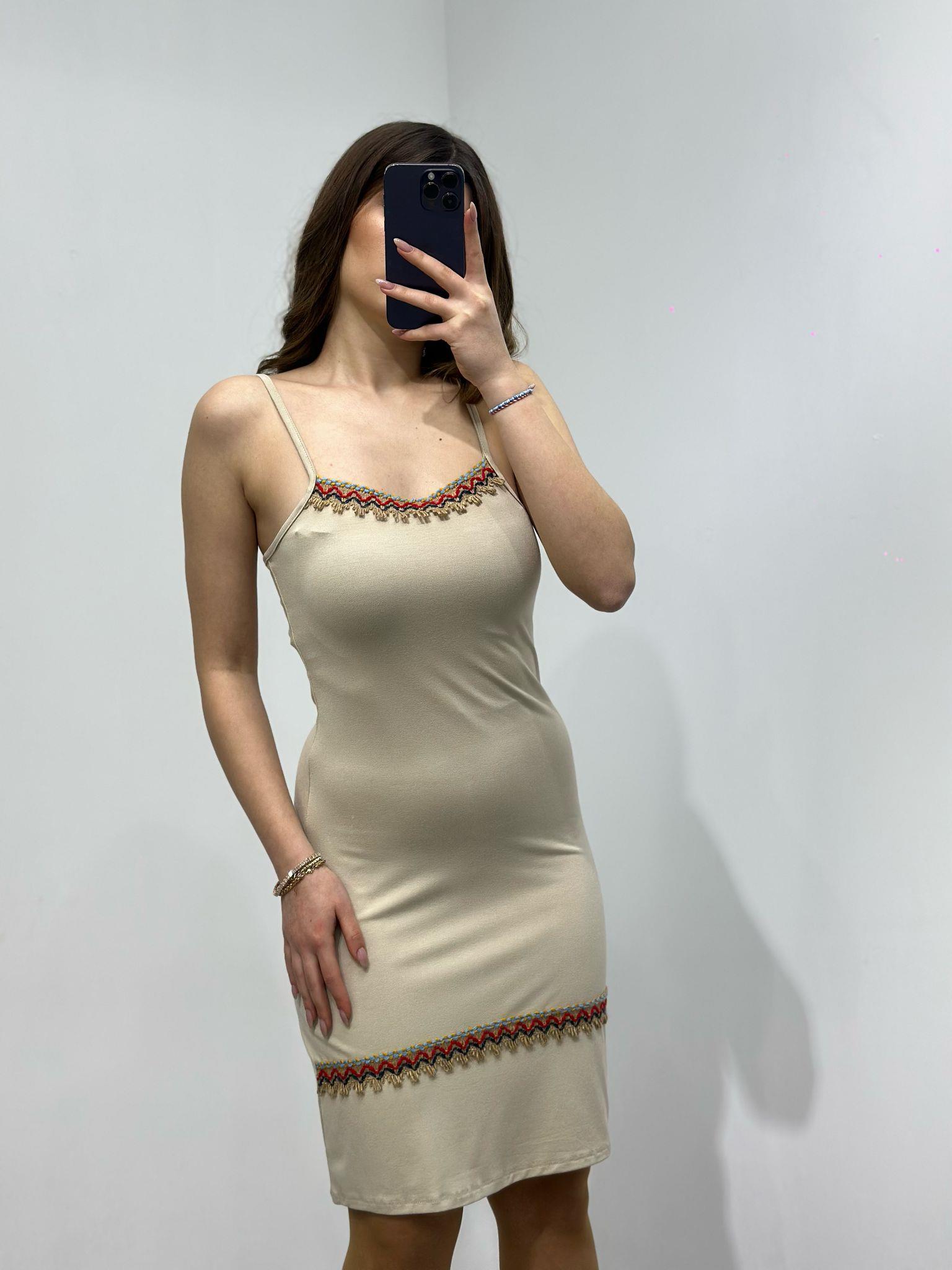 Kristal Pamuk Kumaş Rahat Kalıp Etnik Desen Detaylı Askılı Elbise Krem