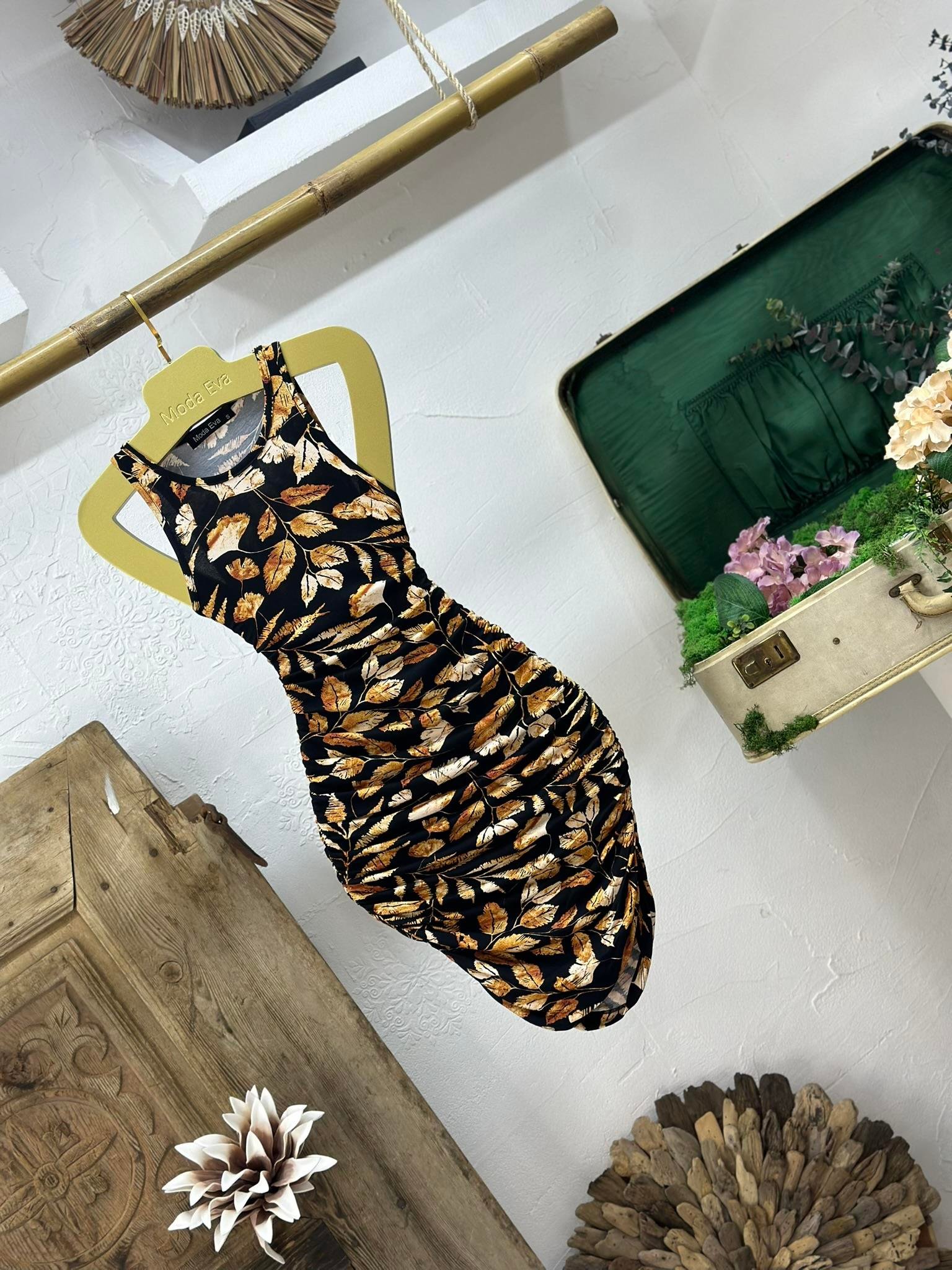 Kristal Pamuk Kumaş Yanlar Büzgülü Kolsuz Yaprak Desenli Kalem Elbise