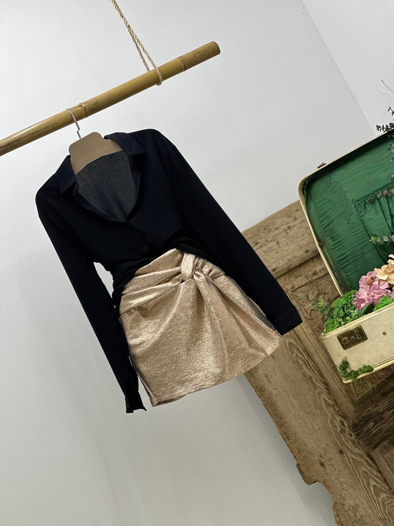 Lame Parlak Kumaş Boğum Detaylı Bakır Şort