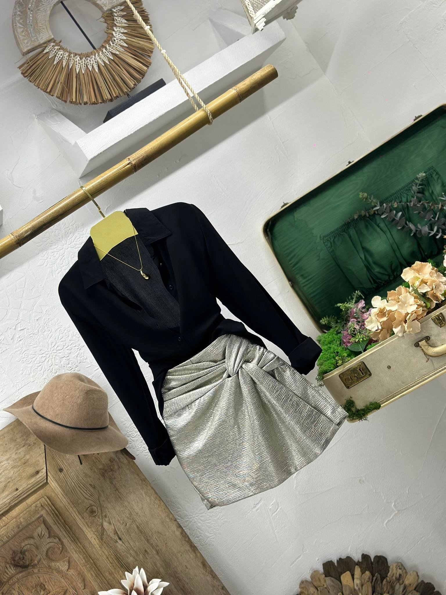 Lame Parlak Kumaş Boğum Detaylı Gold Şort Etek