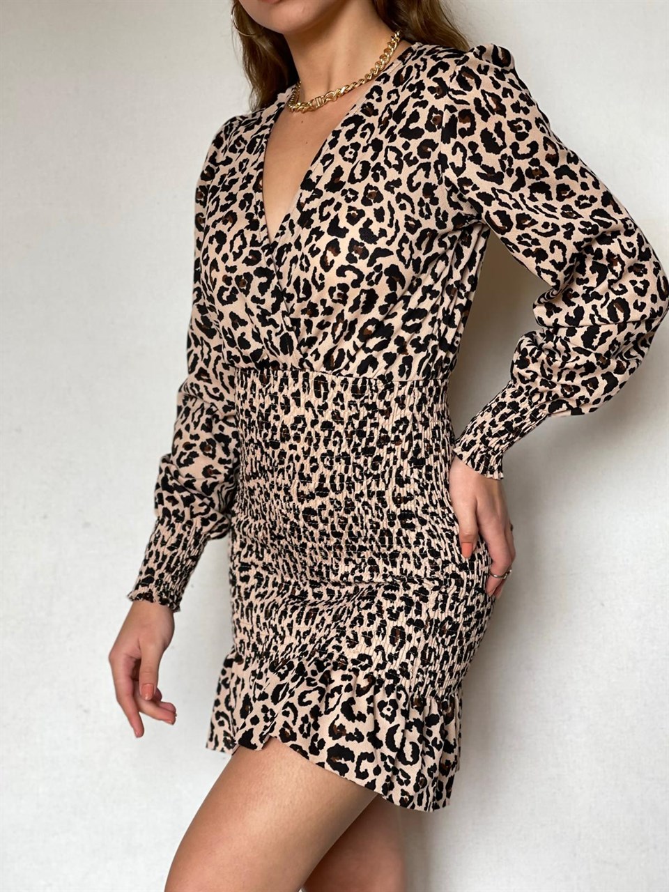 Leopar Desen Gipe Detay Etek Ucu Fırfırlı Kruvaze Yaka Crep Dokuma Kumaş Elbise