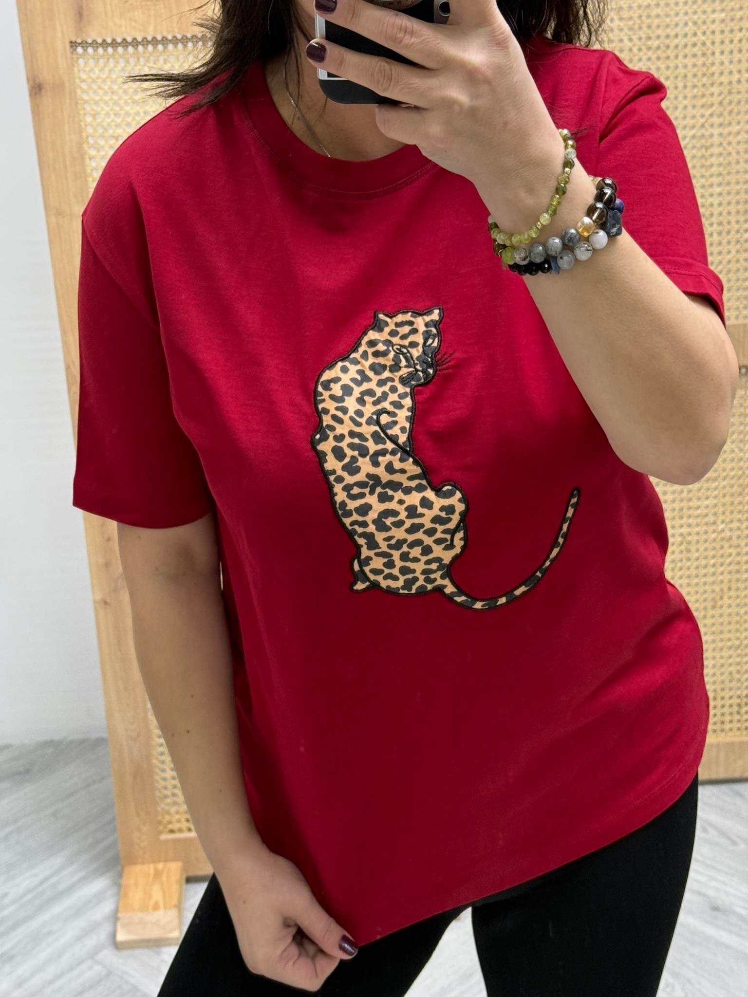 Leopar Desenli Nakış Detaylı Rahat Kalıp Premium Tshirt Kırmızı
