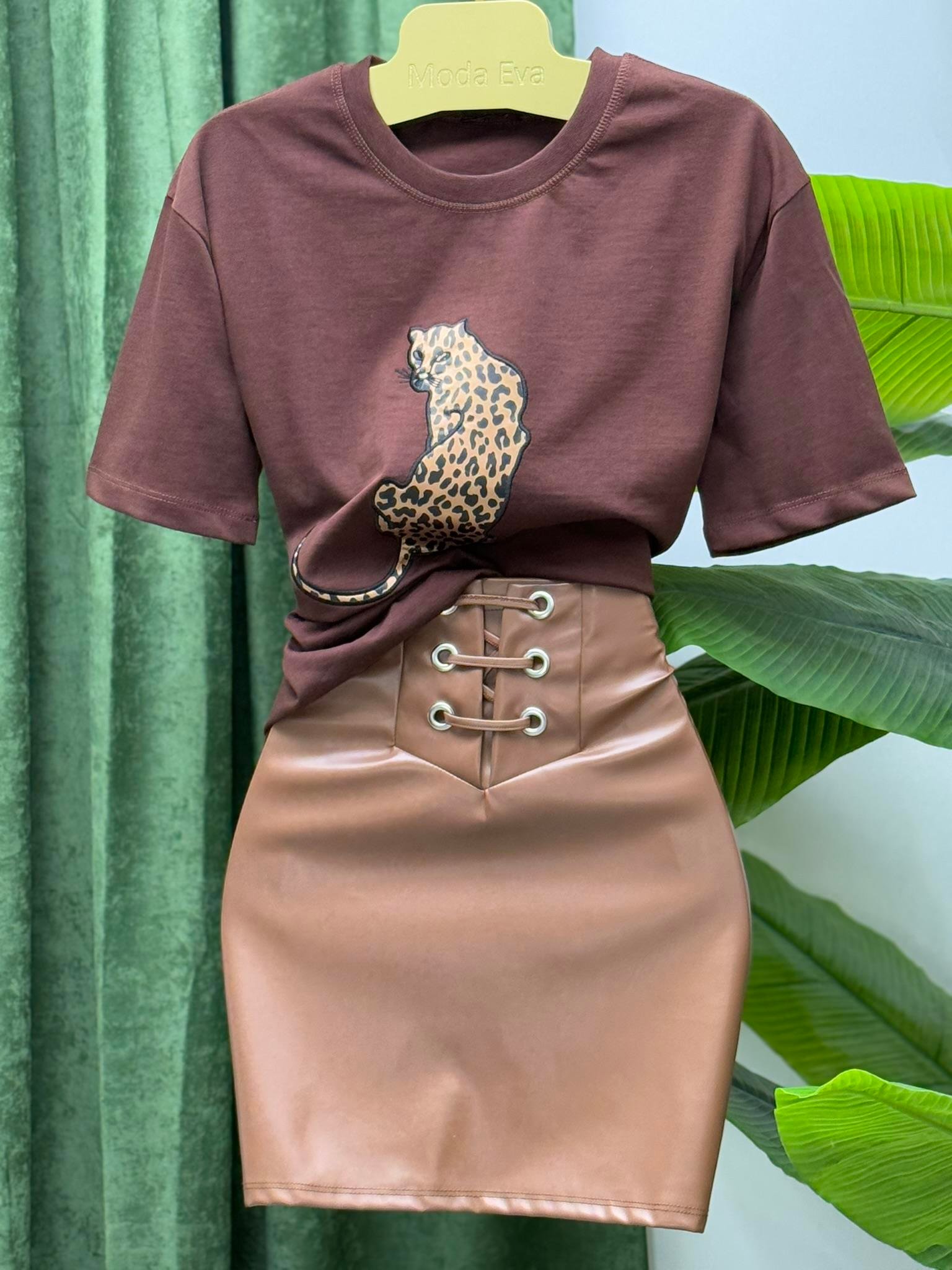 Leopar Desenli Nakış Detaylı Rahat Kalıp Premium Tshirt Kahverengi