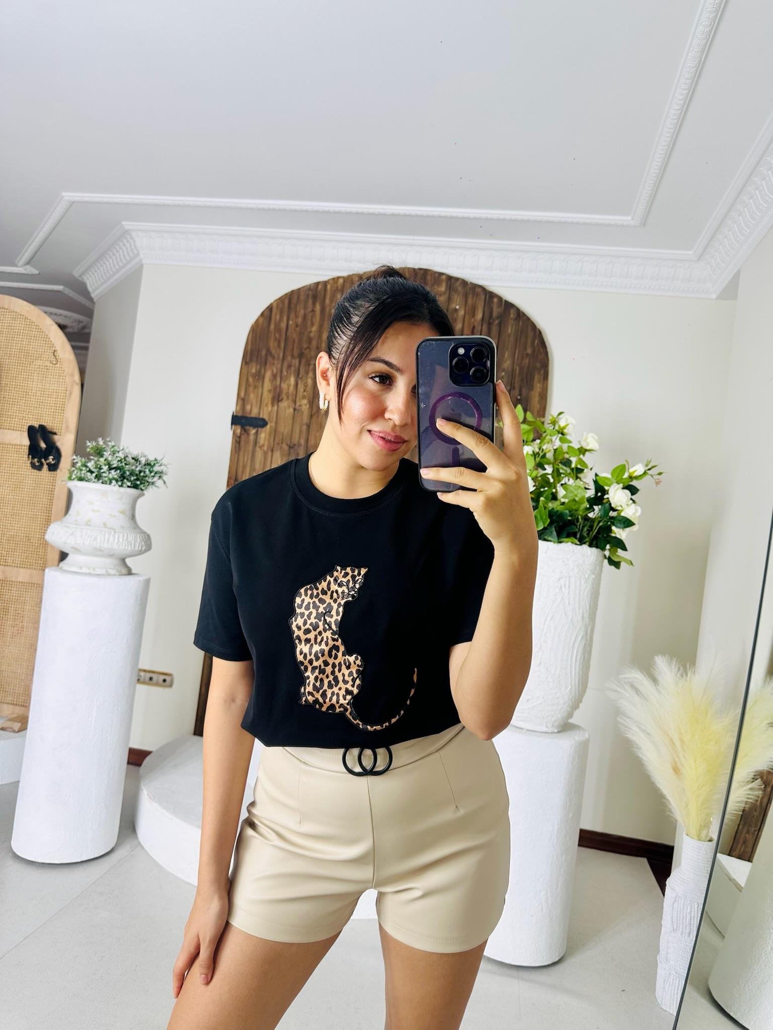 Leopar Desenli Nakış Detaylı Rahat Kalıp Premium Tshirt Siyah