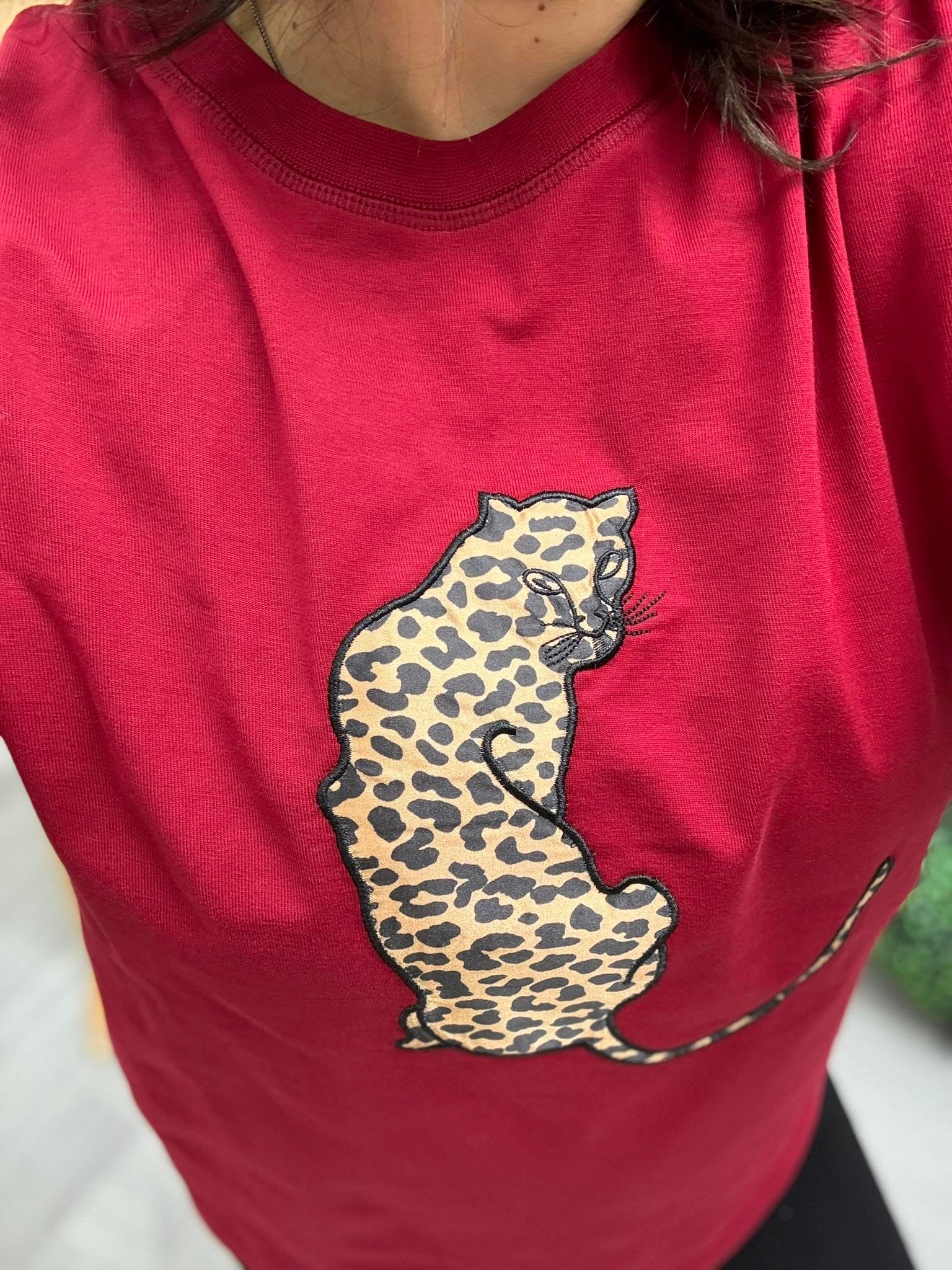 Leopar Desenli Nakış Detaylı Rahat Kalıp Premium Tshirt Kırmızı