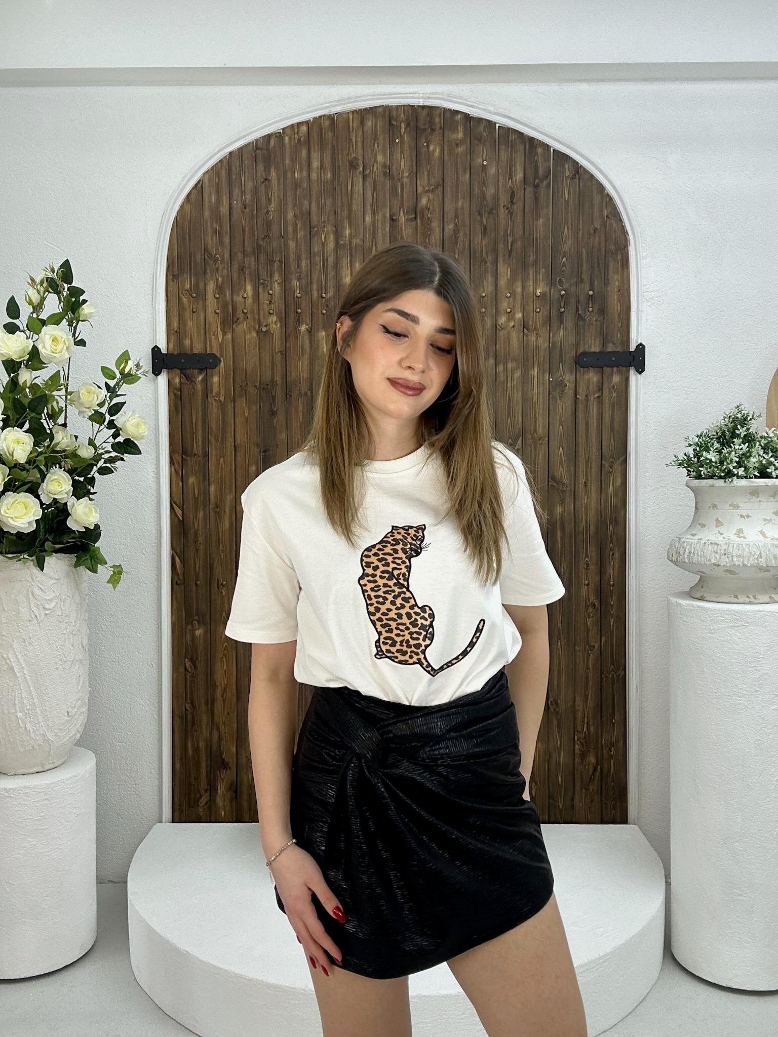 Leopar Desenli Nakış Detaylı Rahat Kalıp Premium Tshirt Beyaz
