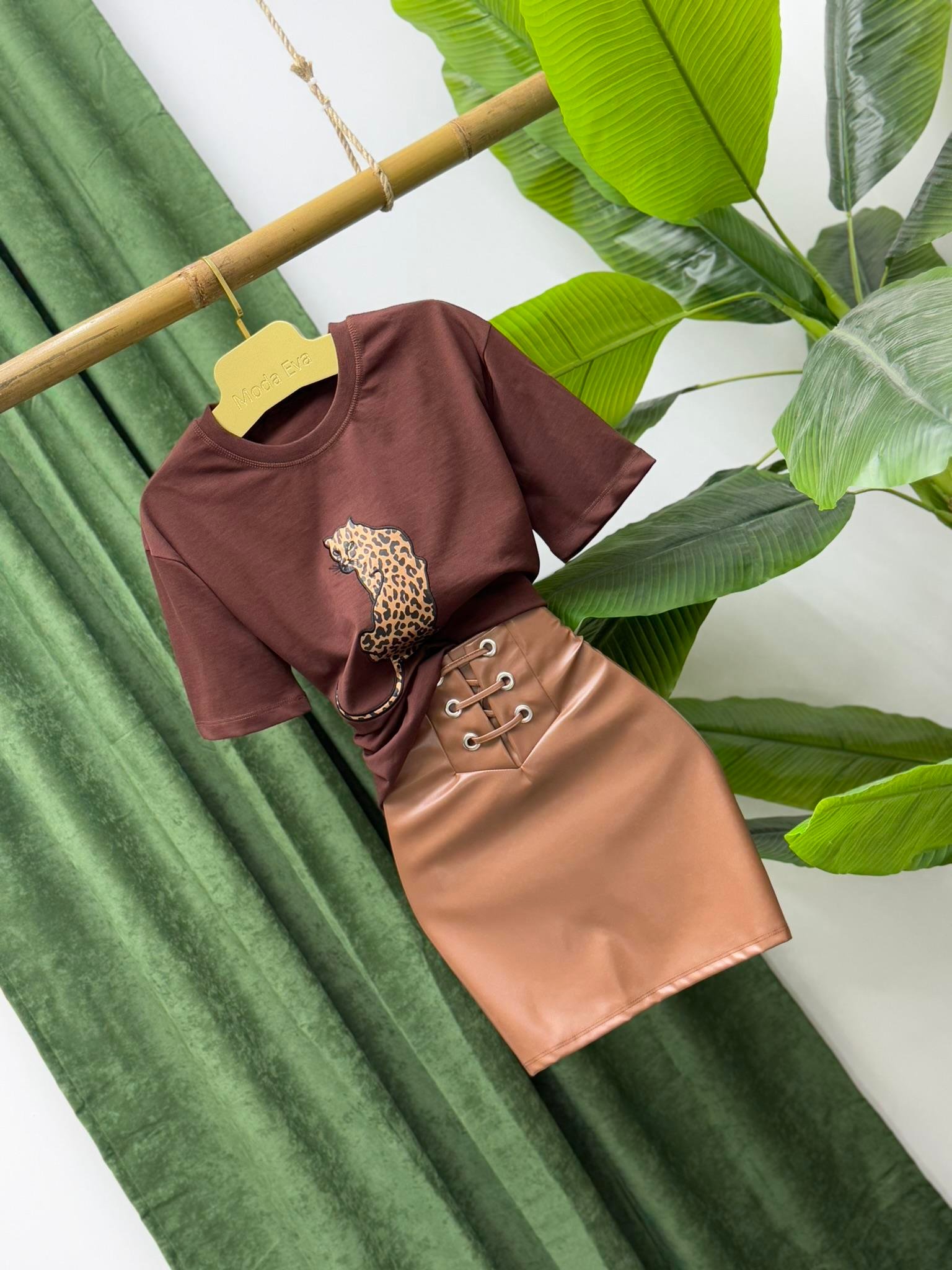 Leopar Desenli Nakış Detaylı Rahat Kalıp Premium Tshirt Kahverengi