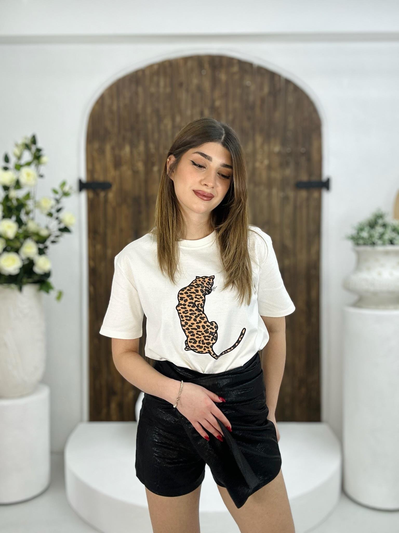 Leopar Desenli Nakış Detaylı Rahat Kalıp Premium Tshirt Beyaz