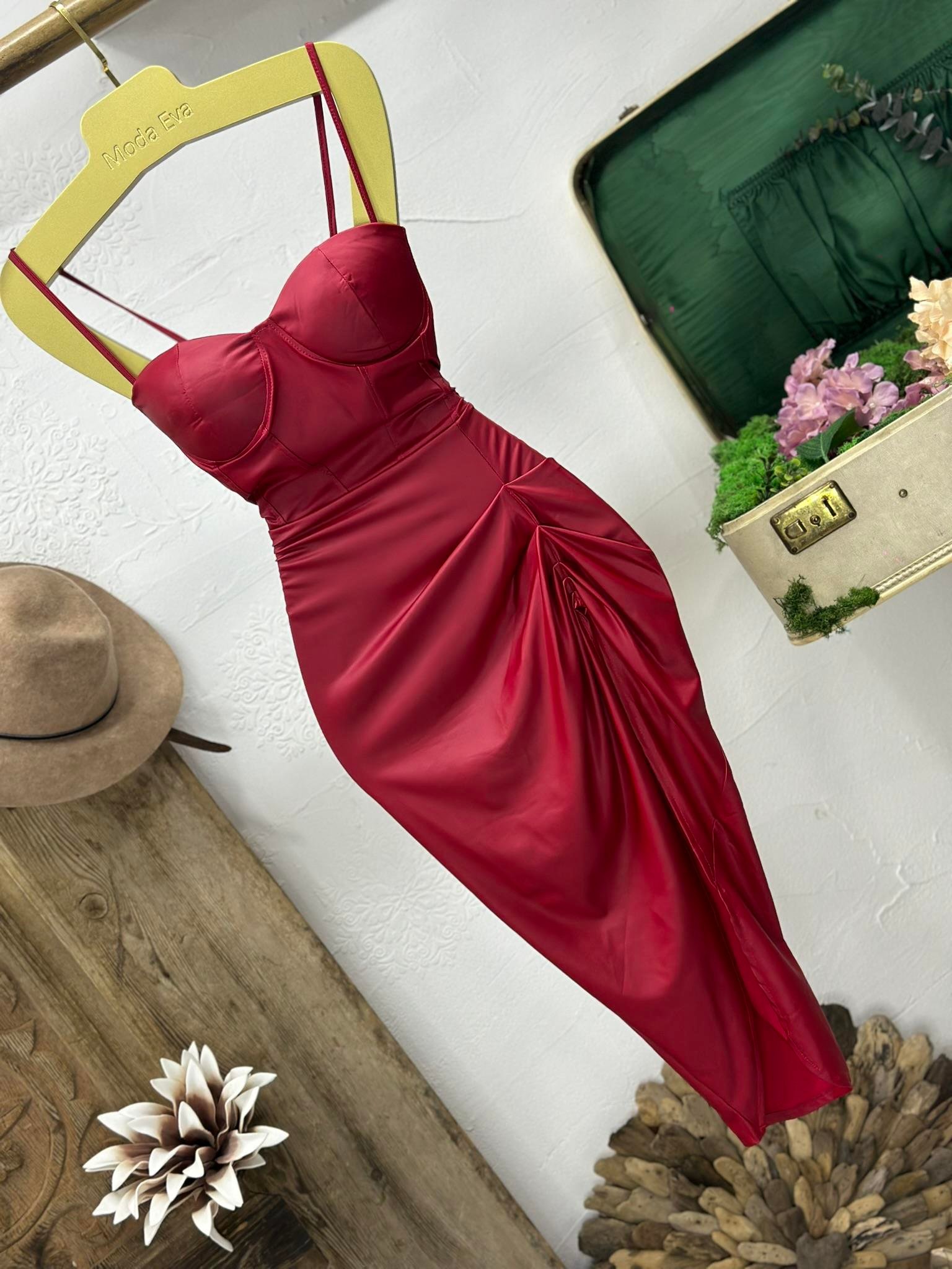 Likralı Gloplu Pu Deri Yırtmaçlı Elbise Kırmızı