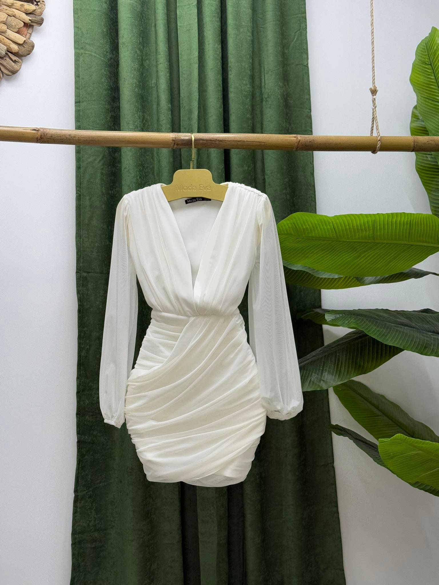 Likralı Kumaş Drapeli Derin V Yaka Tasarım Elbise Beyaz