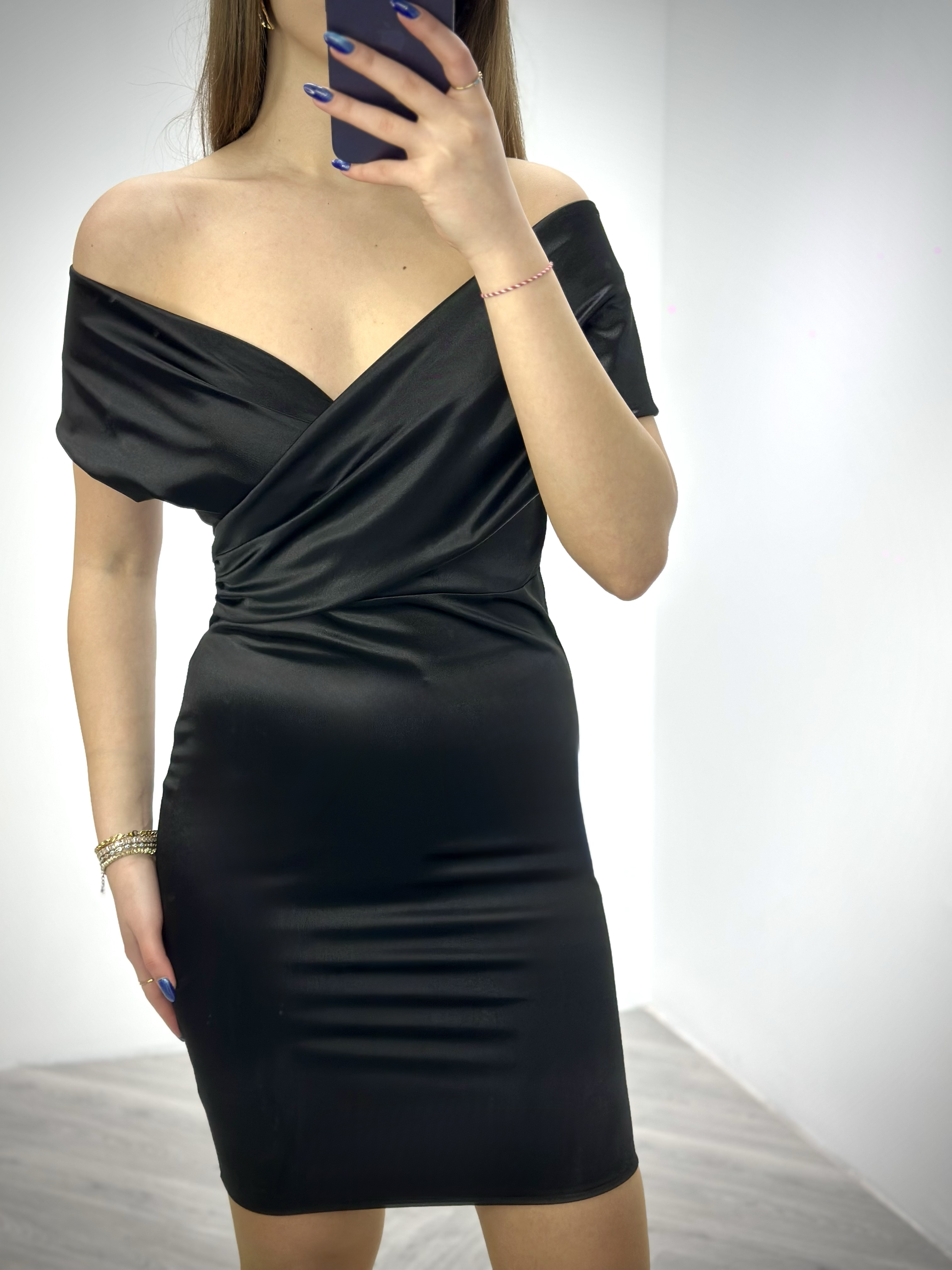 Likralı Saten Kumaş Çapraz Yaka Özel Üretim Elbise Siyah