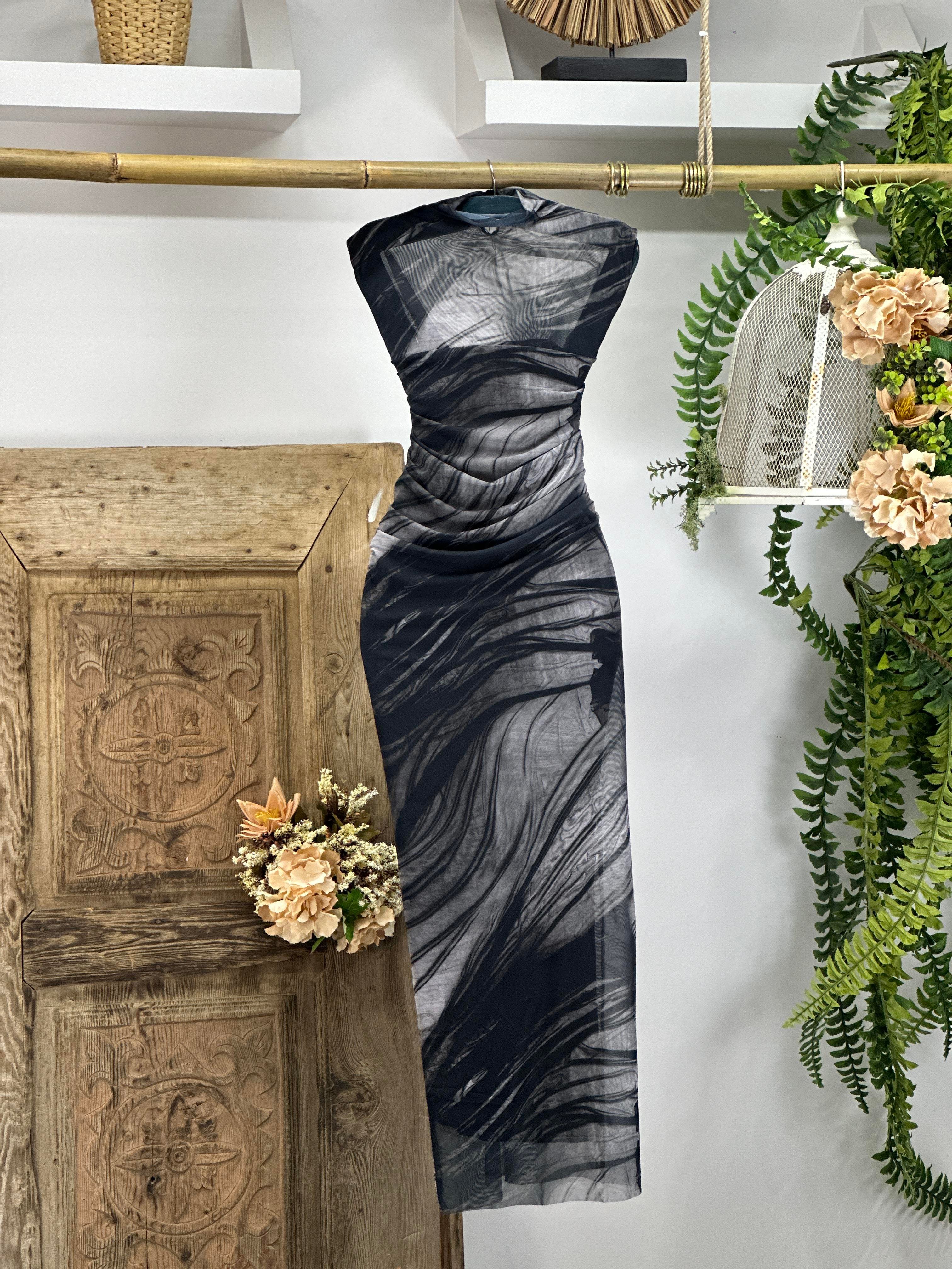 Likralı Tül Kumaş Drapeli Uzun Elbise