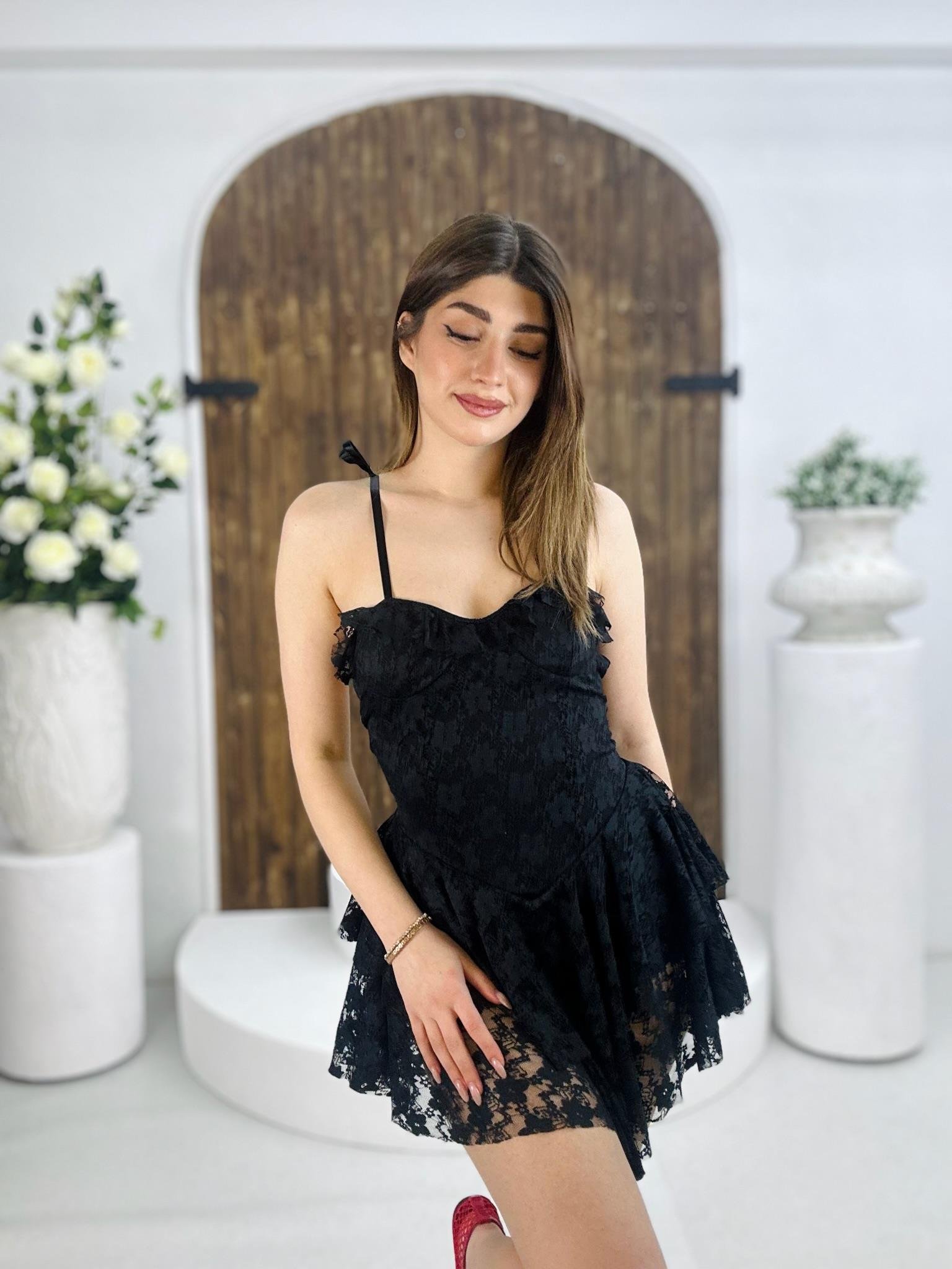 Likralı Tül Kumaş Gloplu İçi Şortlu Tasarım Elbise Siyah