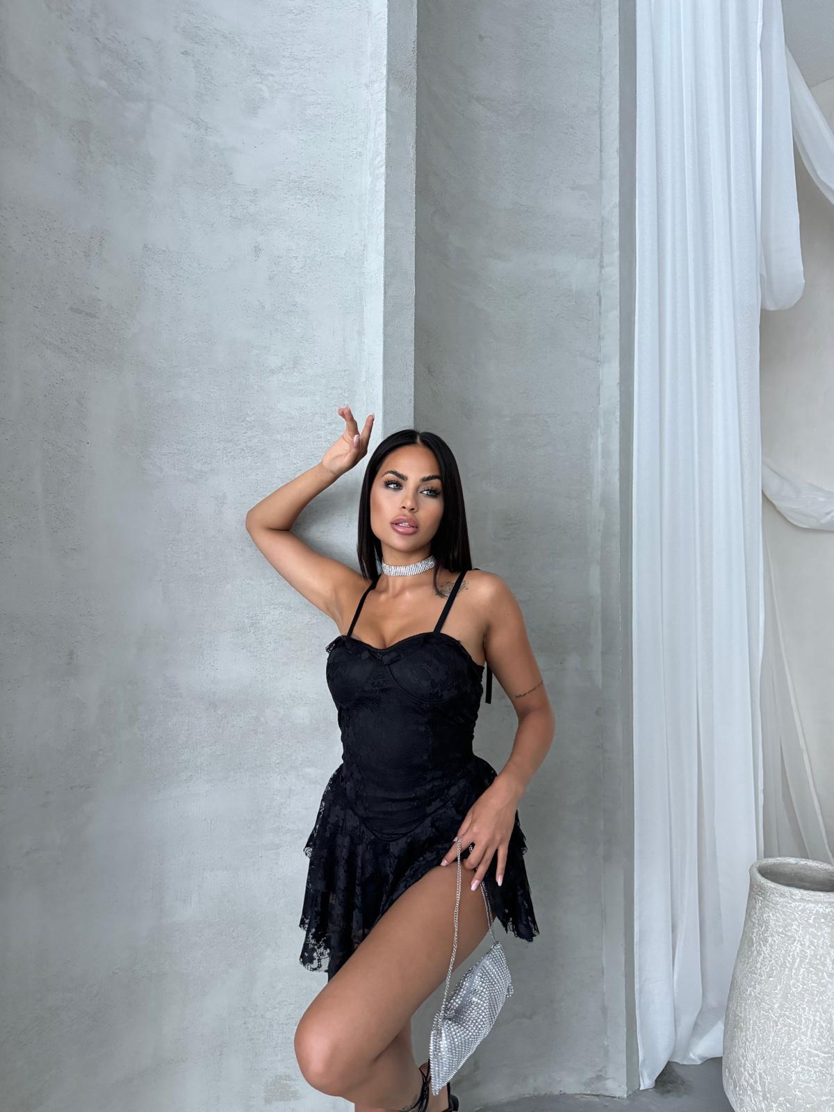 Likralı Tül Kumaş Gloplu İçi Şortlu Tasarım Elbise Siyah