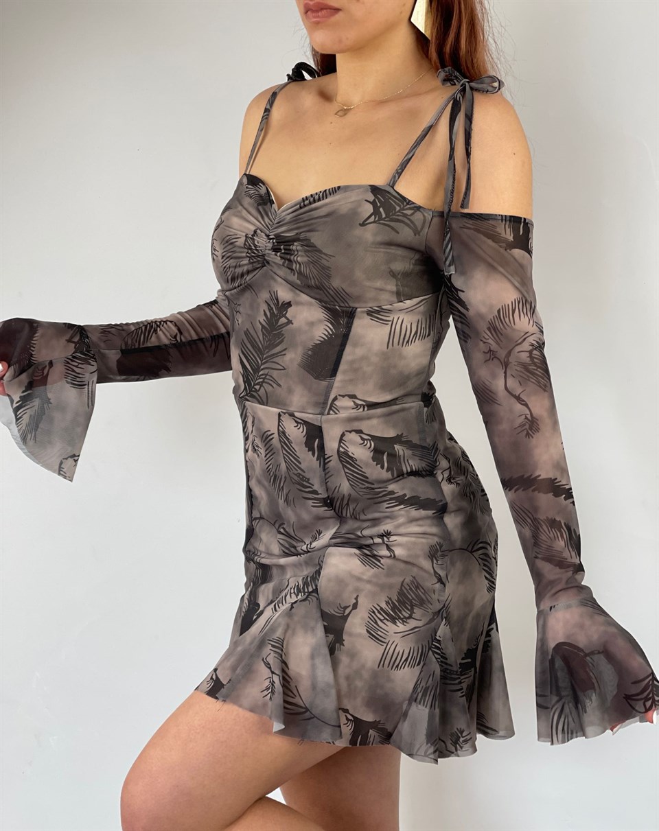 Likralı Tül Kumaş Omuzlar Bağlama Detaylı Tasarım Desenli Elbise