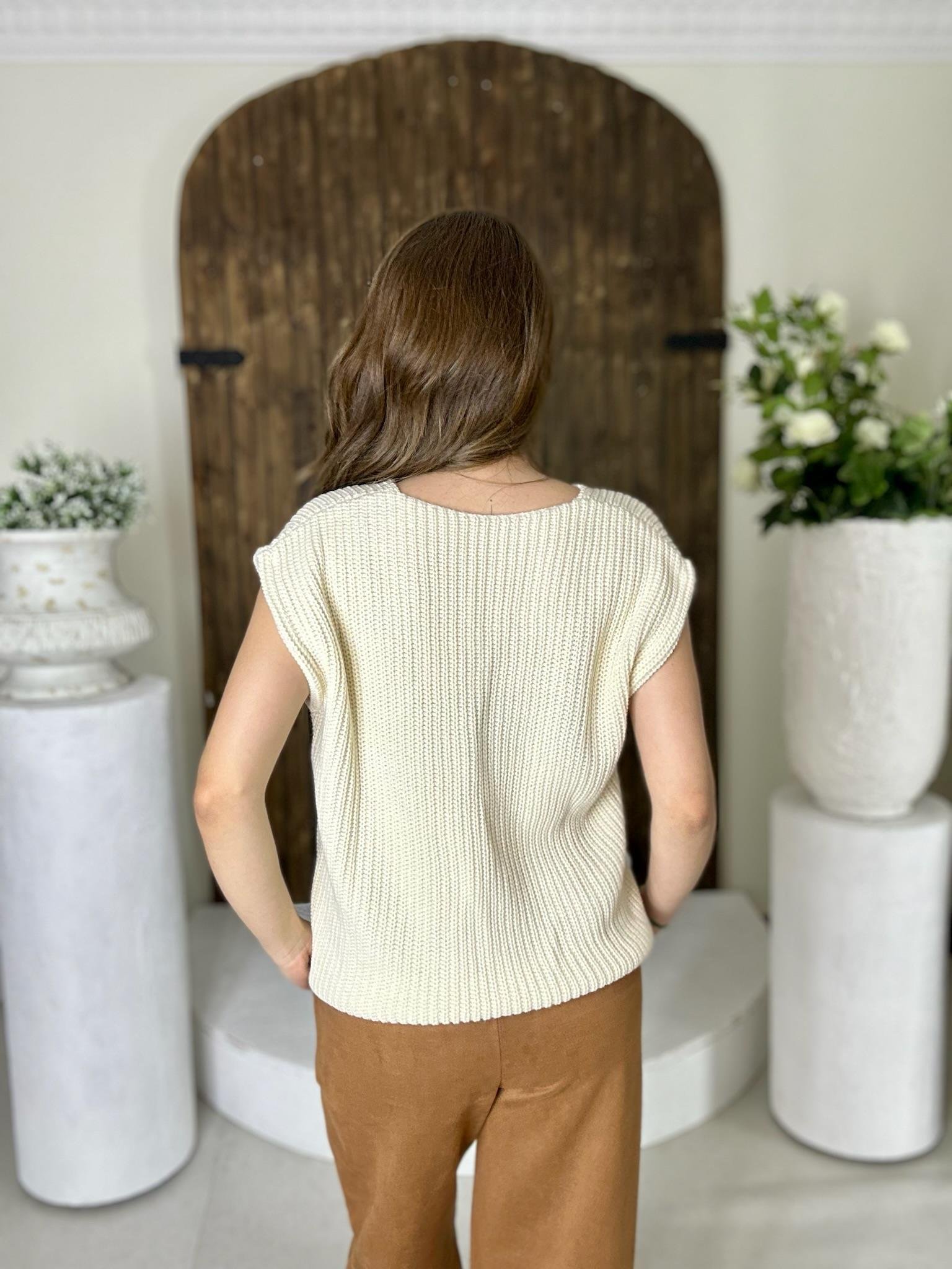 Metal Düğmeli Cep Detay Bej Triko Yelek