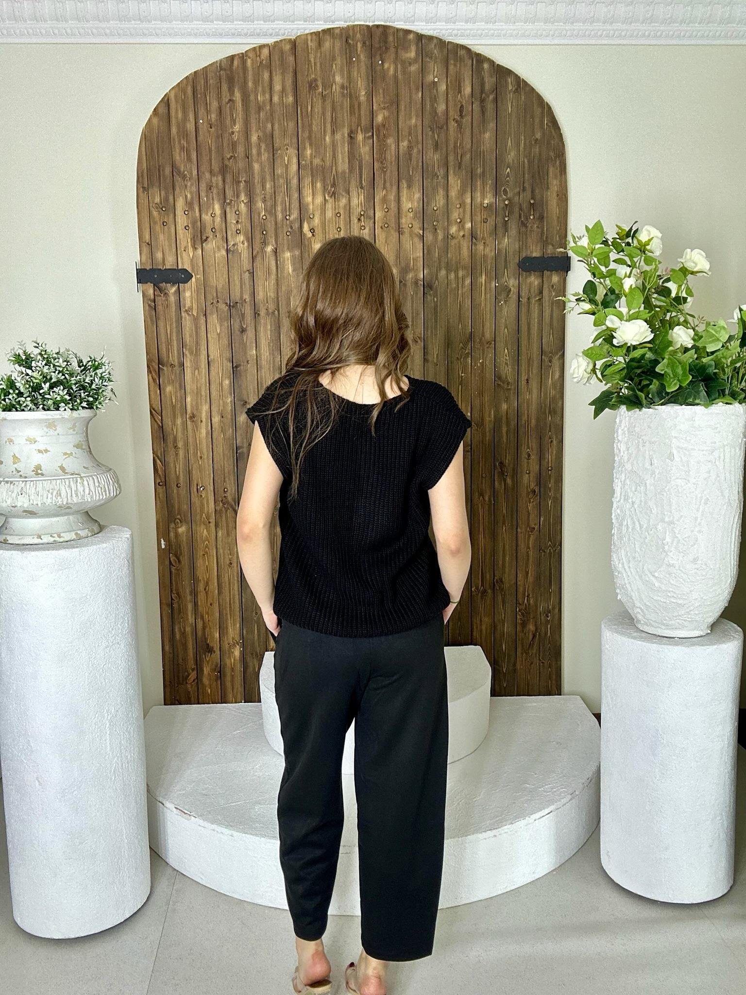 Metal Düğmeli Cep Detay Siyah Triko Yelek