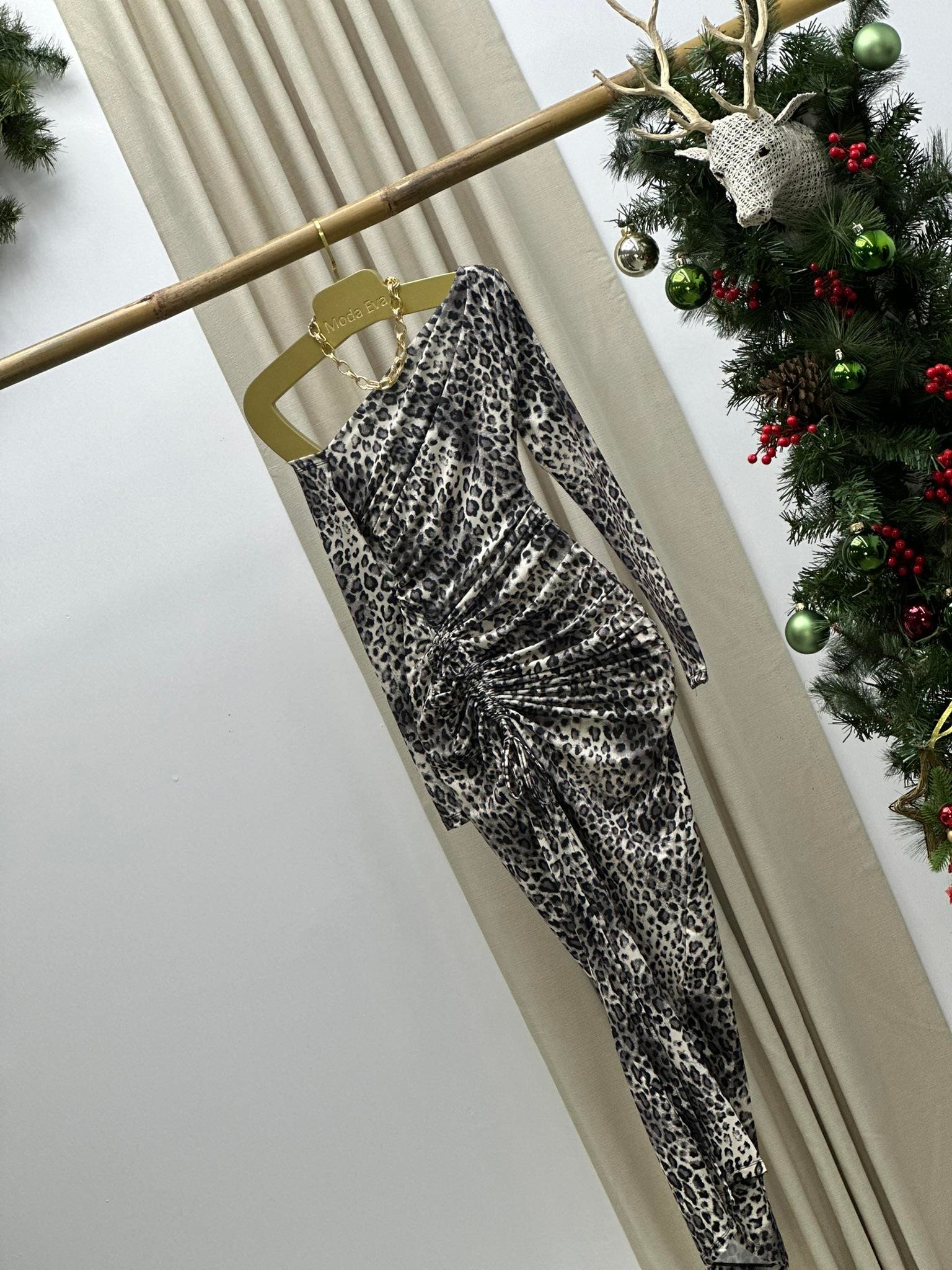 Micro Kumaş Düşük Omuz Büzgü Detay Uzun Elbise Leopar