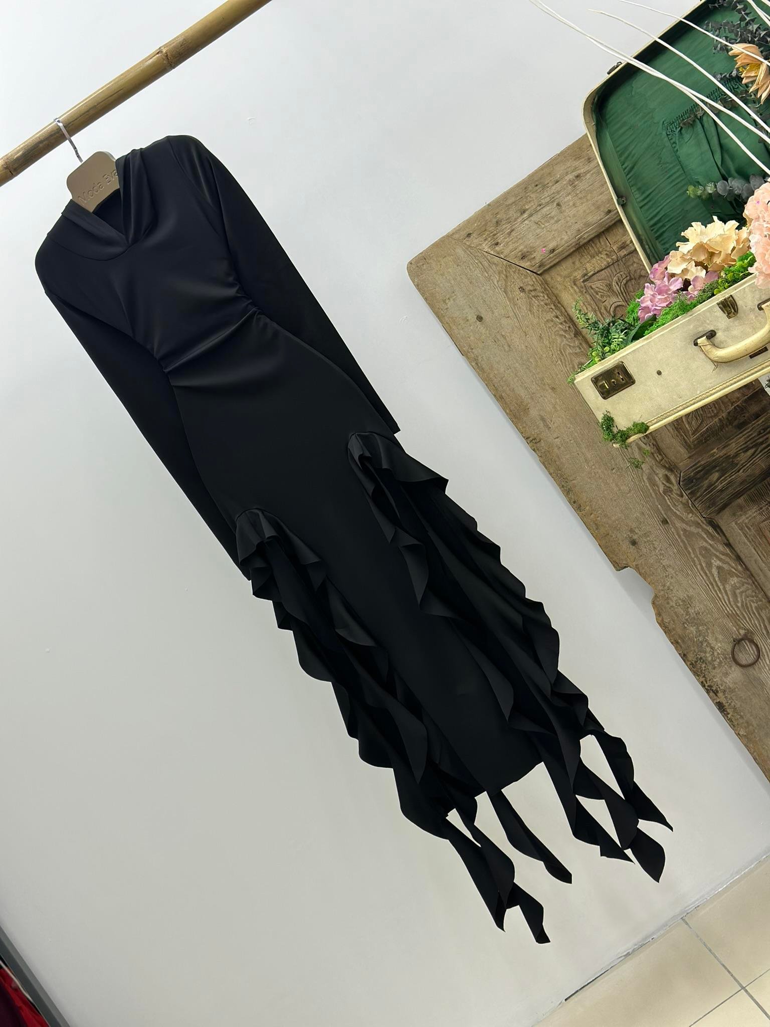 Micro Kumaş Fırfır Detay Maksi Boy Kapüşonlu Elbisemiz