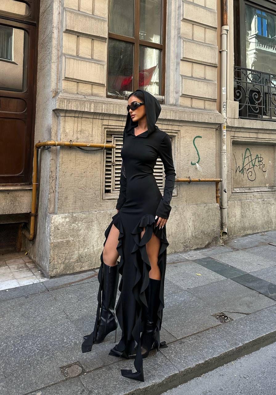 Micro Kumaş Fırfır Detay Maksi Boy Kapüşonlu Elbisemiz