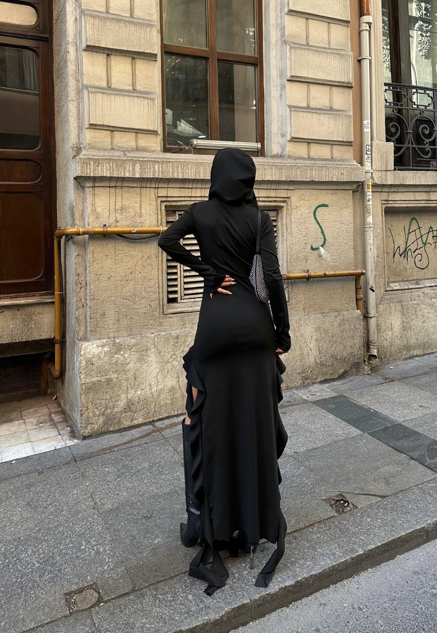 Micro Kumaş Fırfır Detay Maksi Boy Kapüşonlu Elbisemiz