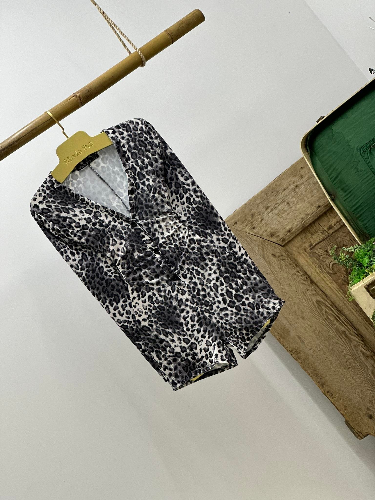 Micro Kumaş Gri Leopar Desenli Düğmeli Şort Tulum