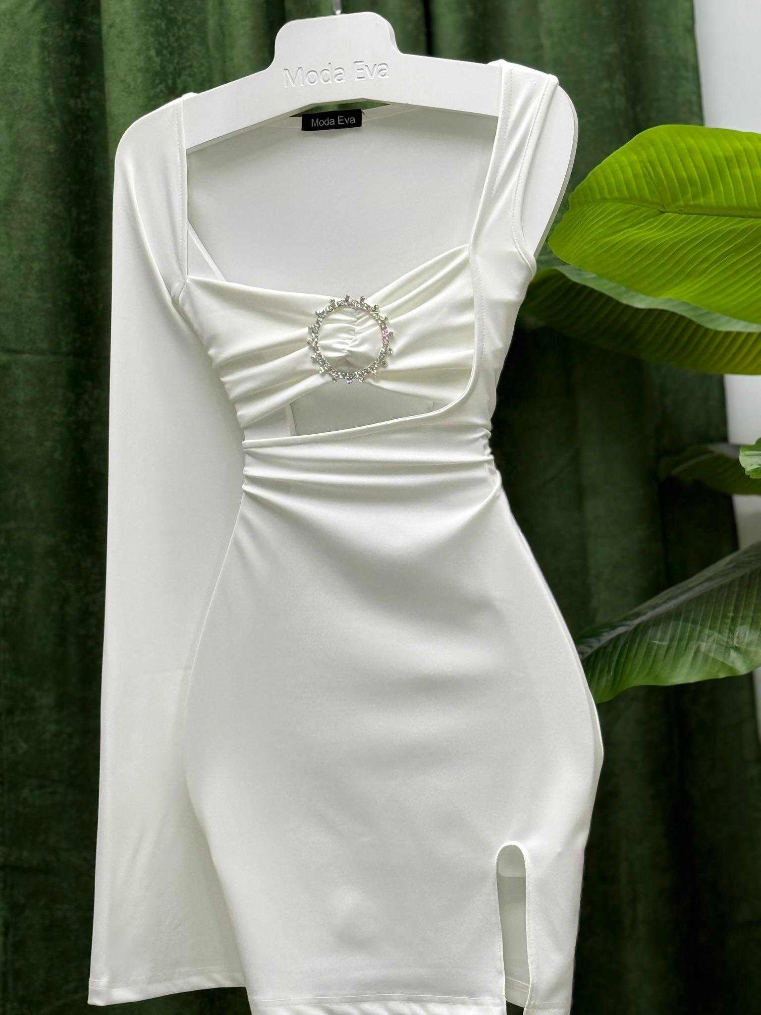 Micro Kumaş Tek Kol Broş Detay Tasarım Elbise Beyaz