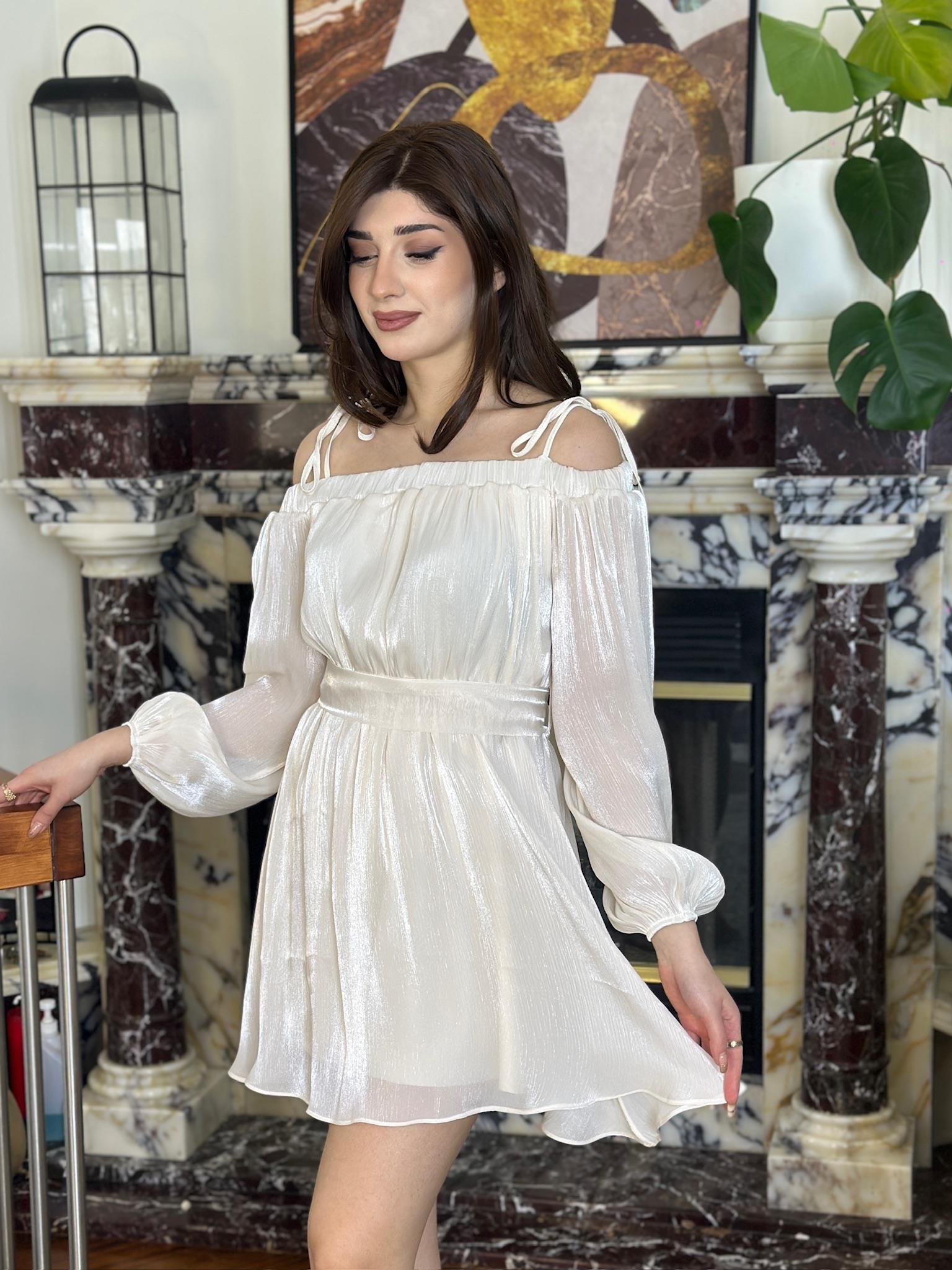 Organze Kumaş Madonna Yaka Kloş Tasarım Elbise Beyaz