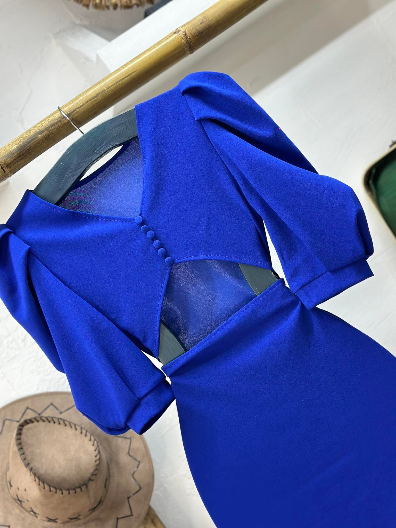 Örme Crep Kumaş Balon Kol Sırt Dekolteli Elbise