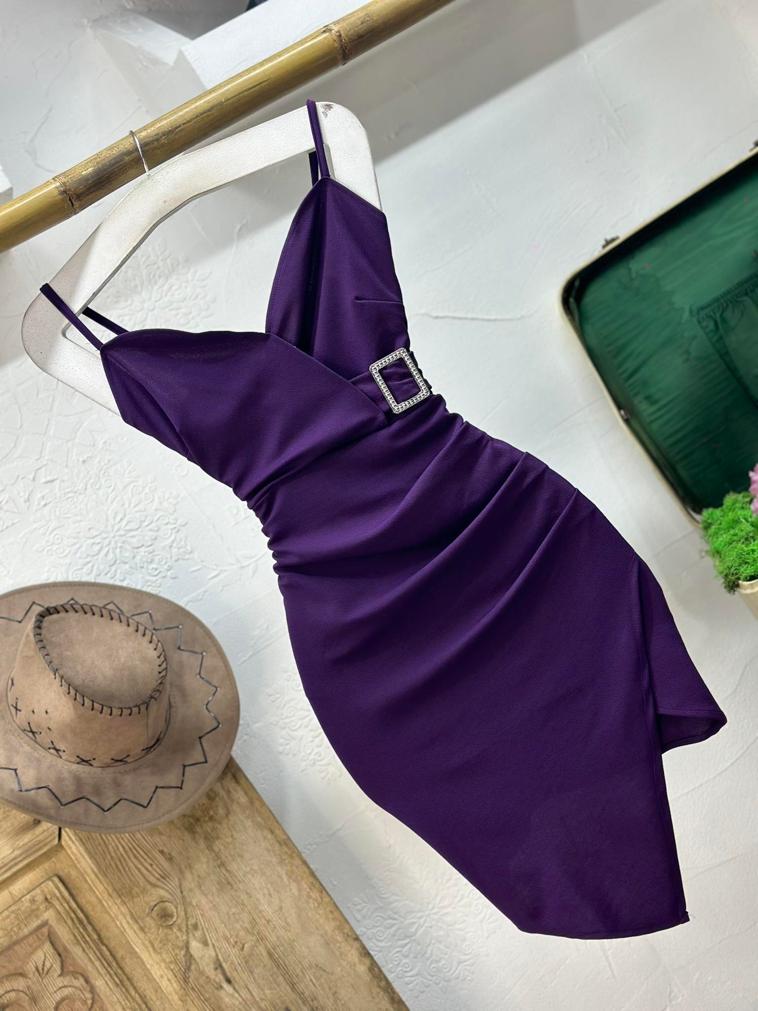 Örme Crep Kumaş Kalp Metal Aksesuarlı Elbise 