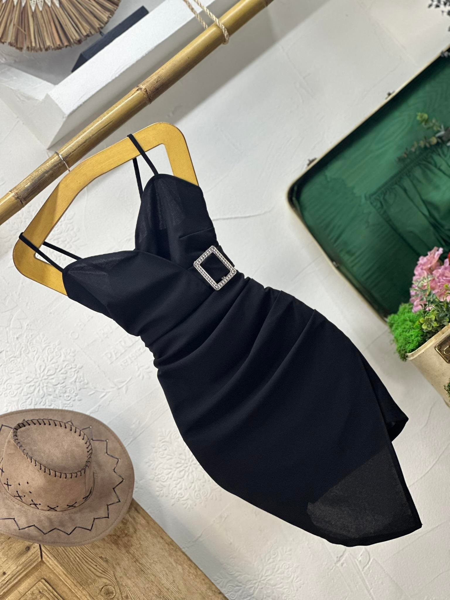 Örme Crep Kumaş Kalp Metal Aksesuarlı Elbise 