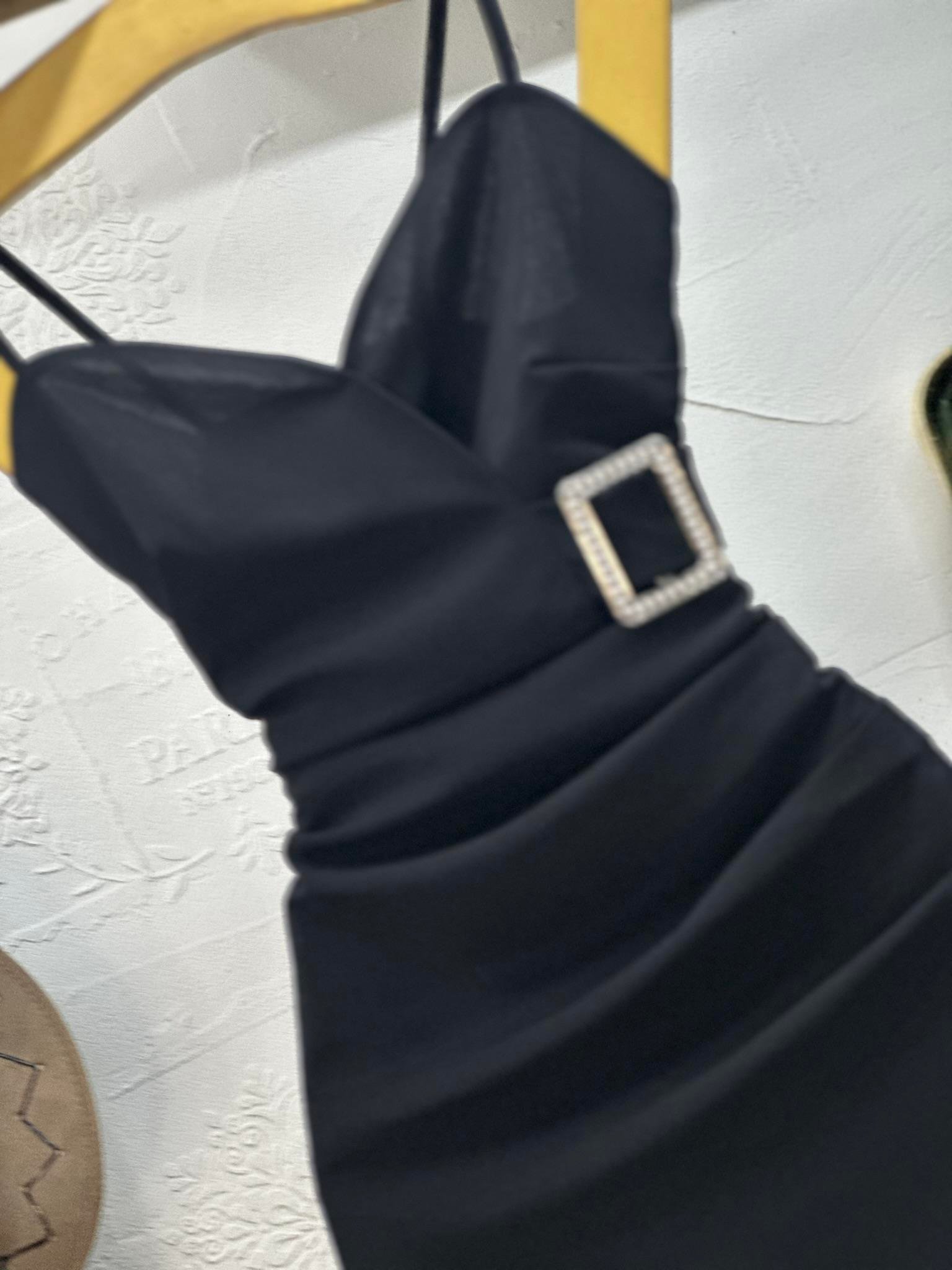 Örme Crep Kumaş Kalp Metal Aksesuarlı Elbise 