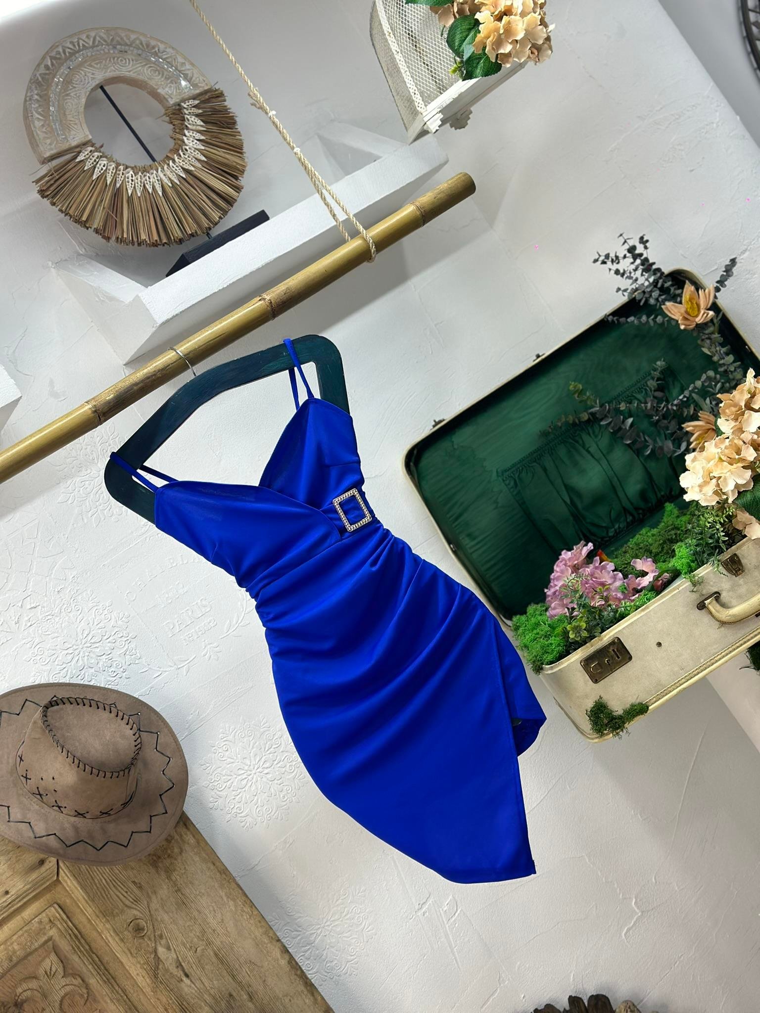 Örme Crep Kumaş Kalp Metal Aksesuarlı Elbise 