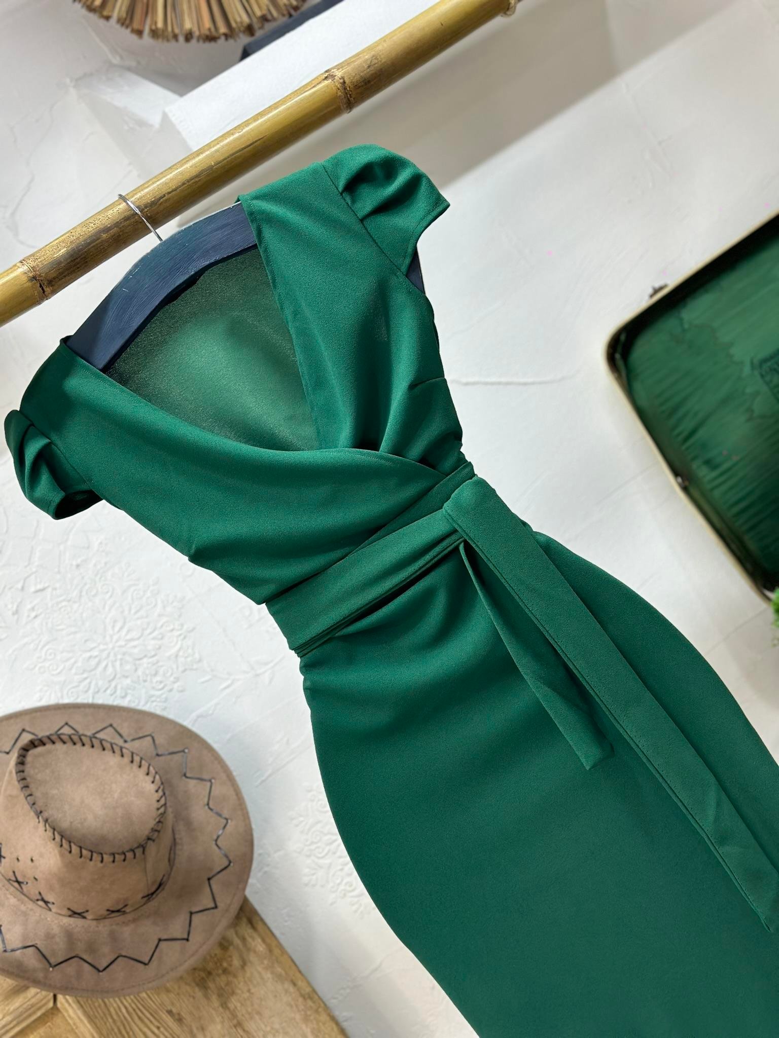 Örme Crep Kumaş Yan Yırtmaçlı Kuşaklı Kalem Elbise