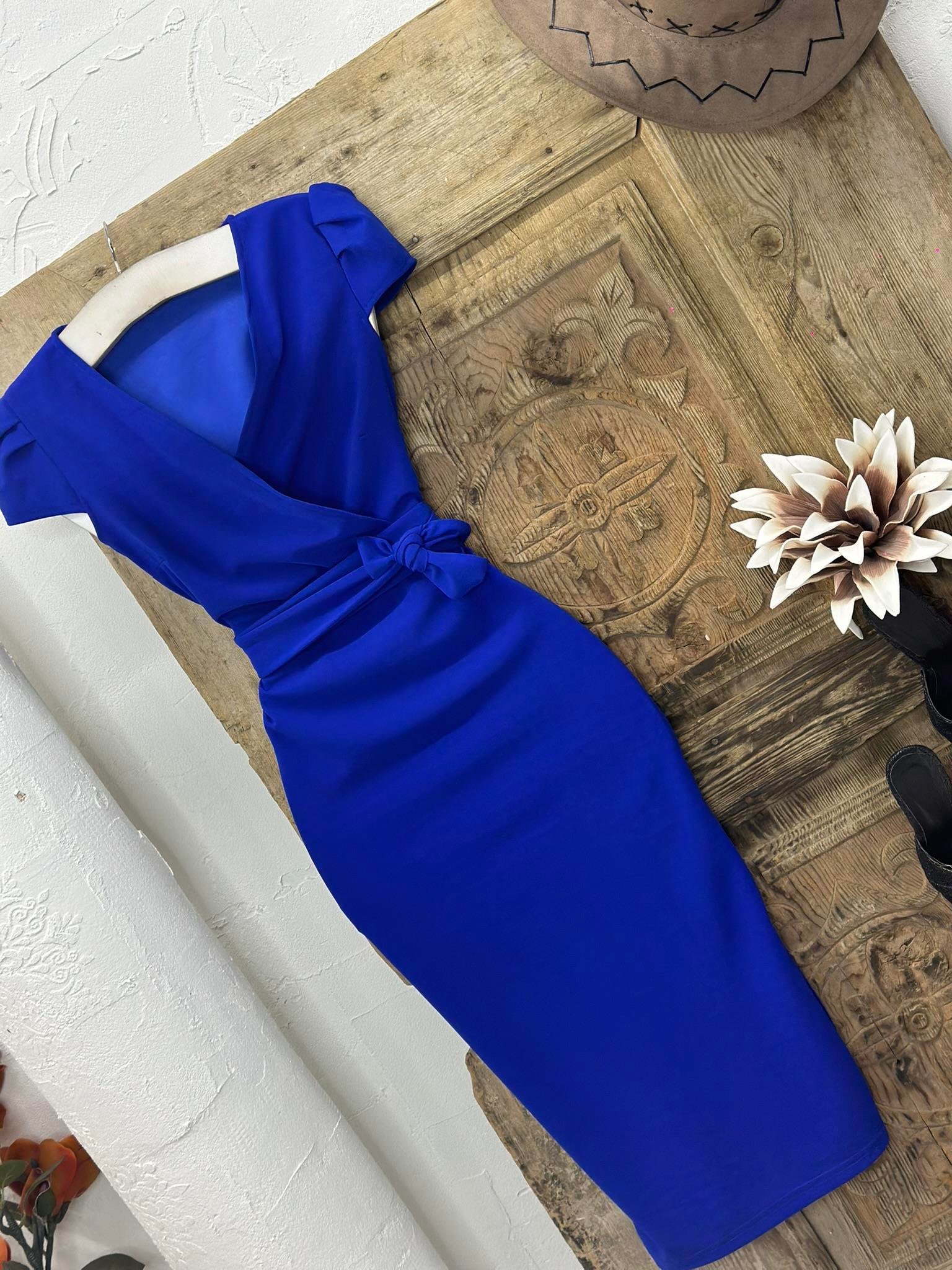 Örme Crep Kumaş Yan Yırtmaçlı Kuşaklı Kalem Elbise