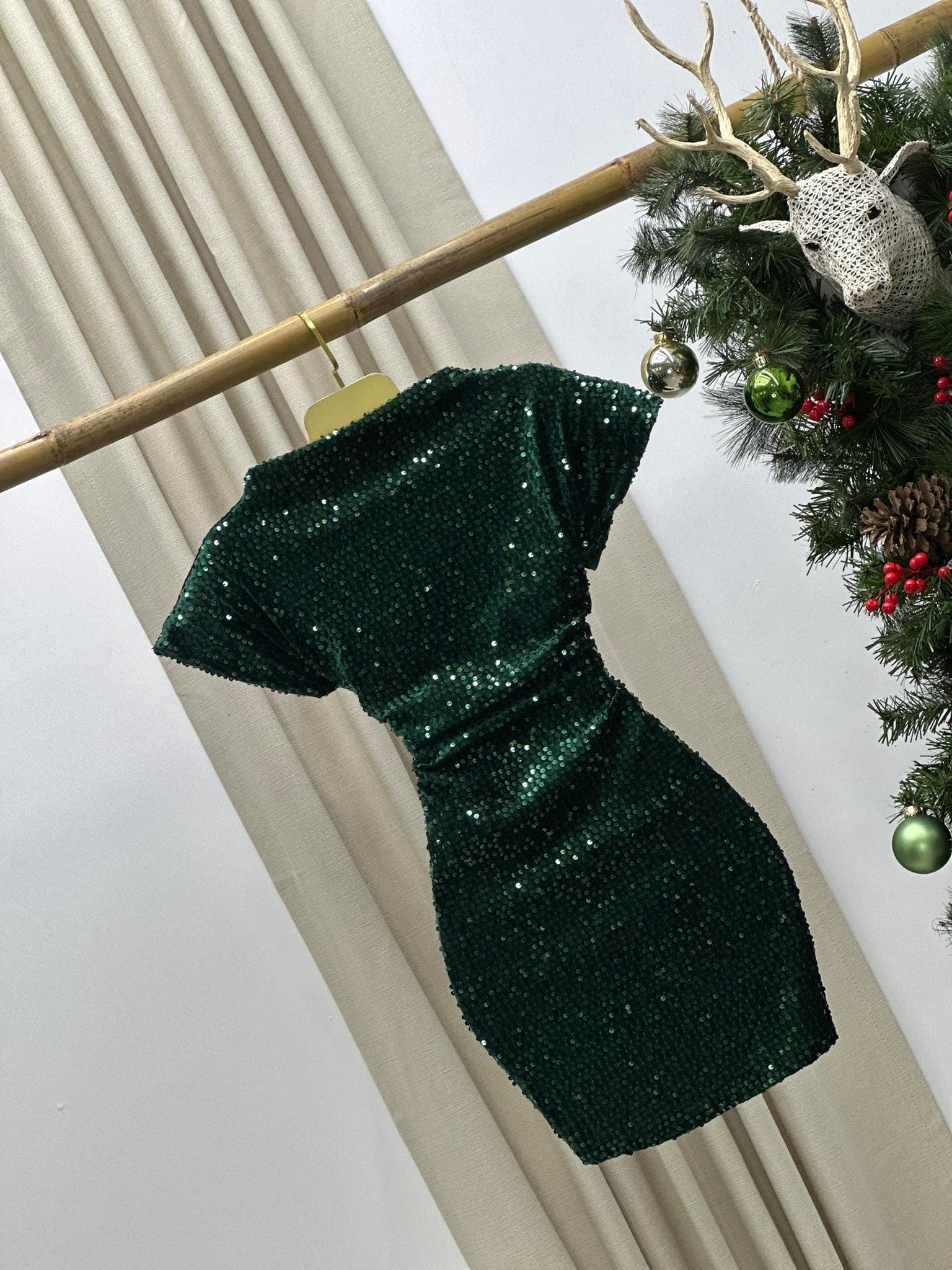 Payet Kumaş Düşük Kol Likralı Tasarım Elbise Yeşil