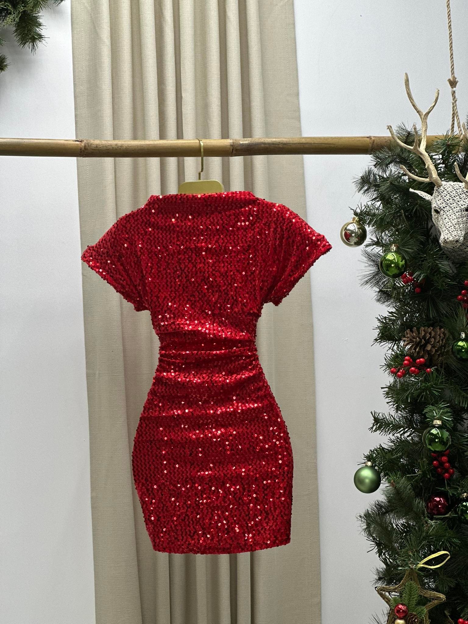 Payet Kumaş Düşük Kol Likralı Tasarım Elbise Kırmızı