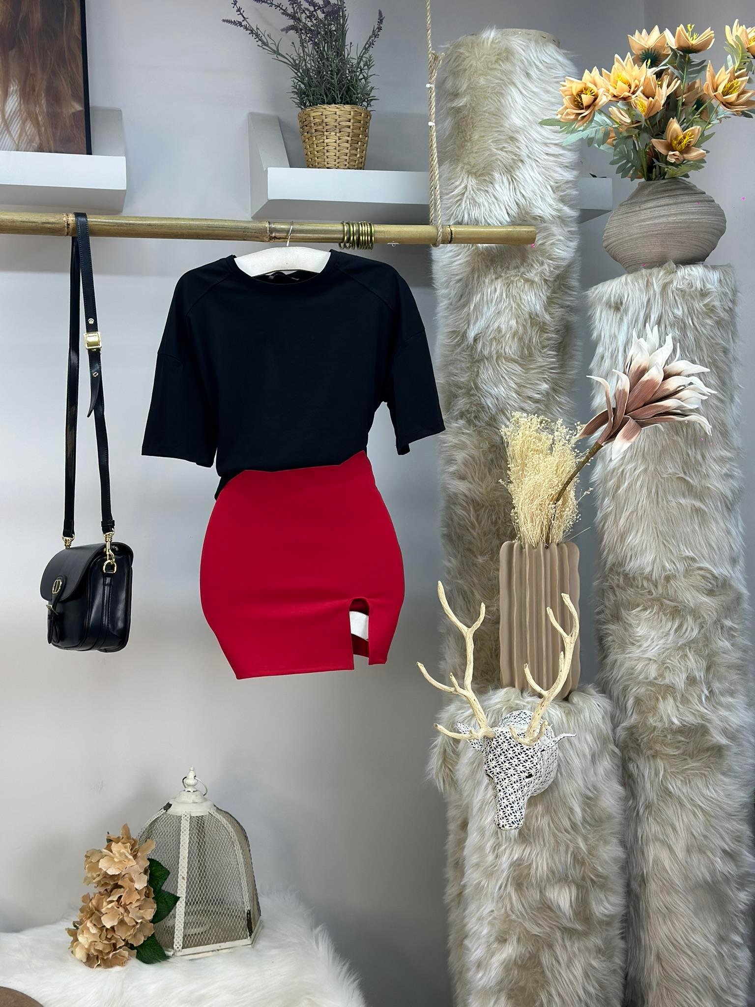 Penye Kumaş Yuvarlak Yaka Rahat Kalıp Basic Tshirt 