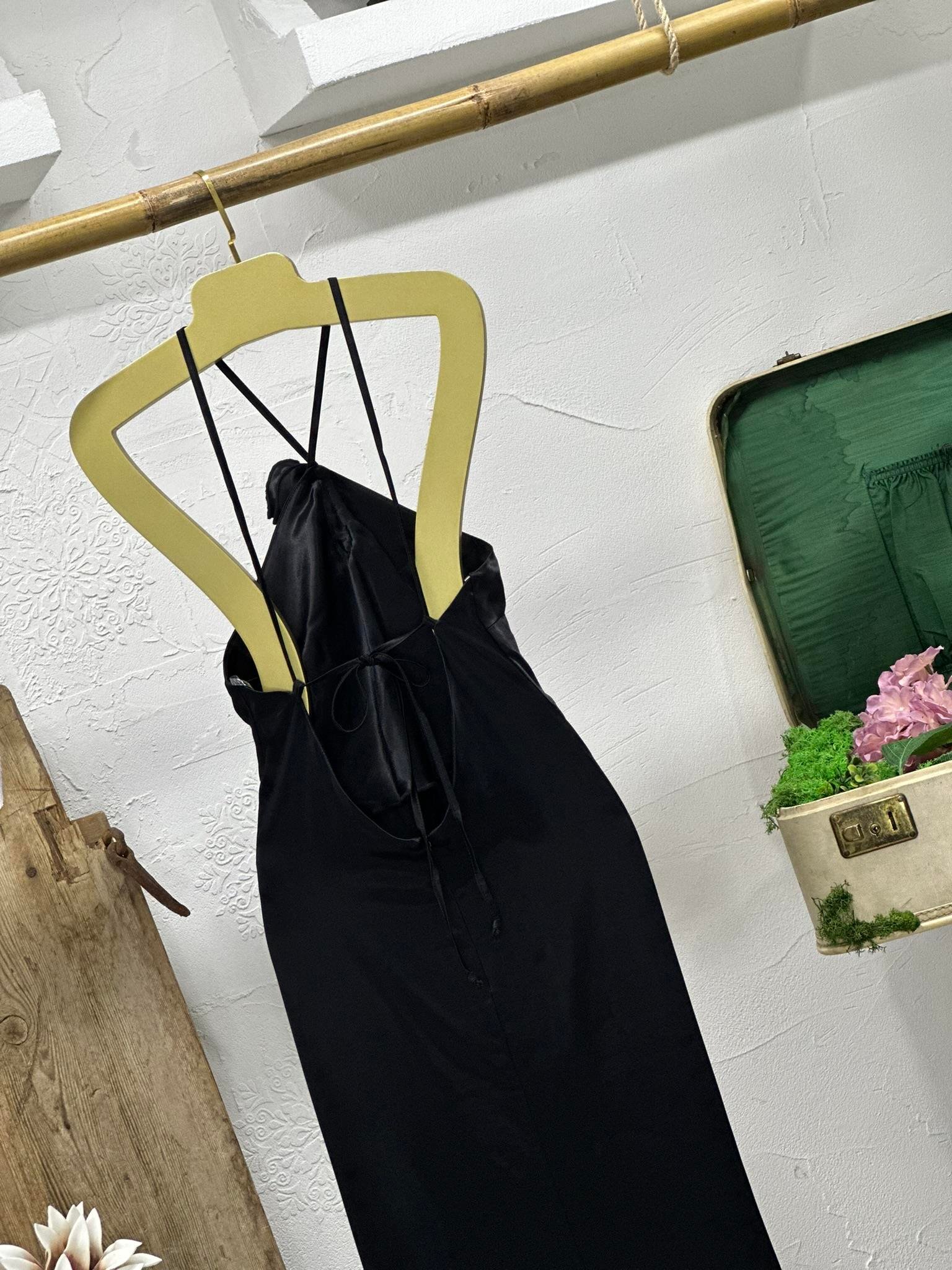 Premium Kalite Saten Kumaş Sırt Detay Elbise Siyah