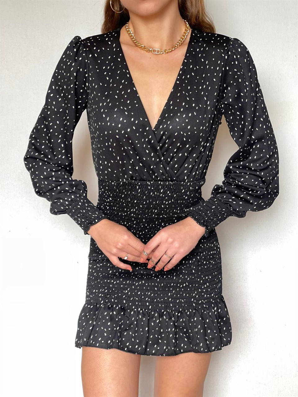 Puantiye Desen Gipe Detay Etek Ucu Fırfırlı Kruvaze Yaka Crep Dokuma Kumaş Elbise