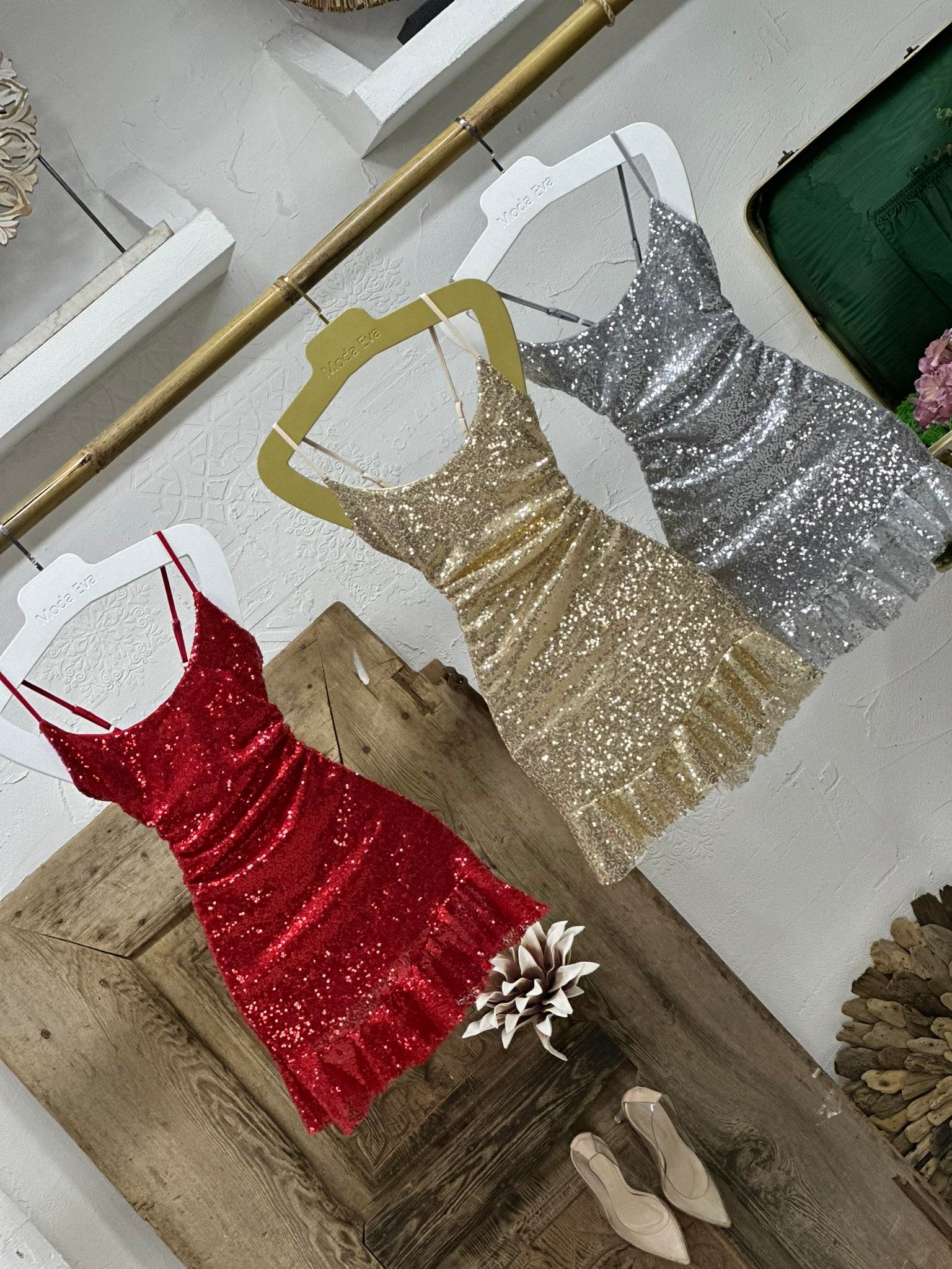 Pul Payet Sırt Çapraz Detaylı Eteği Fırfırlı Tasarım Elbisemiz 