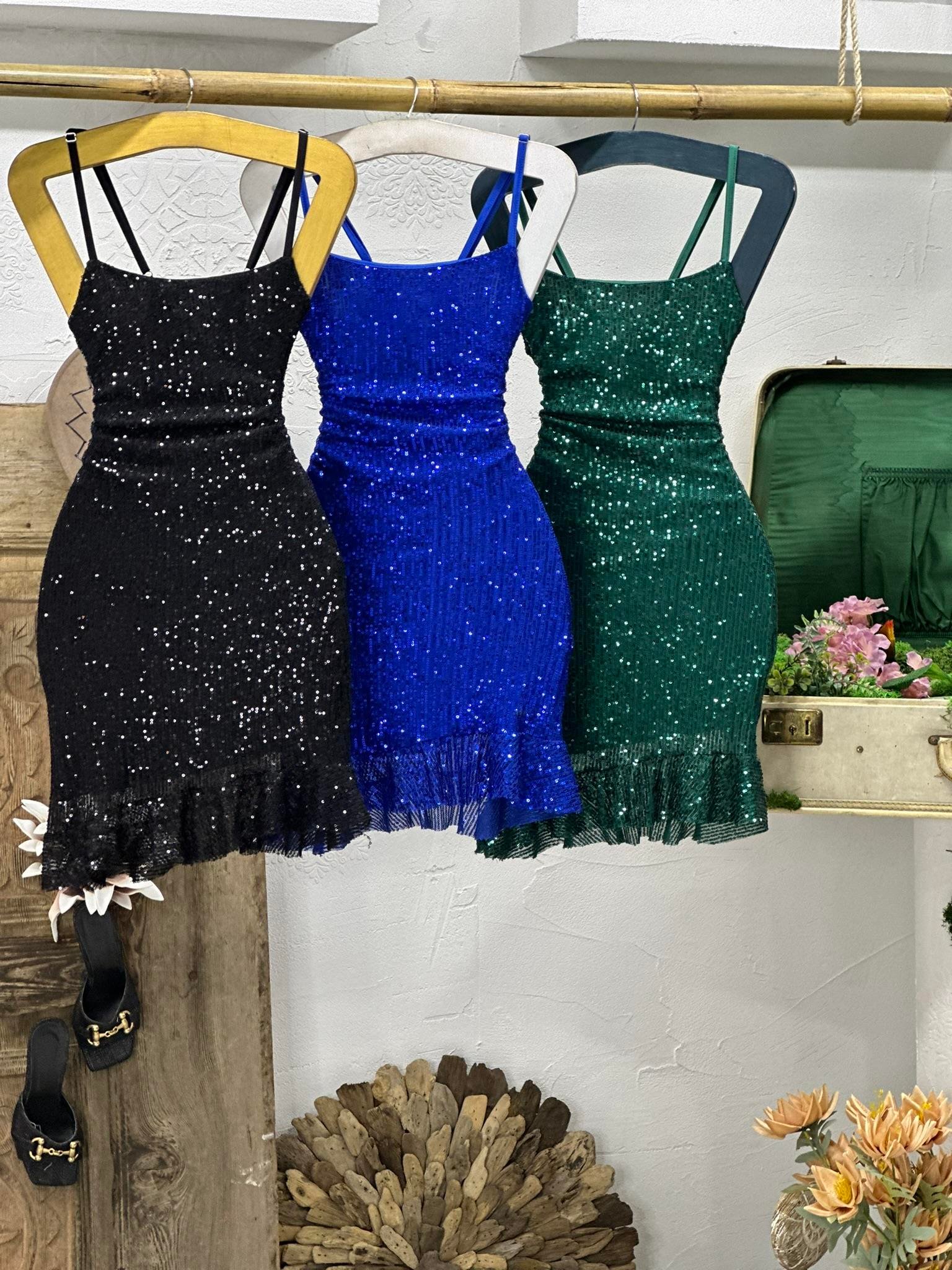 Pul Payet Sırt Çapraz Detaylı Eteği Fırfırlı Tasarım Elbisemiz 