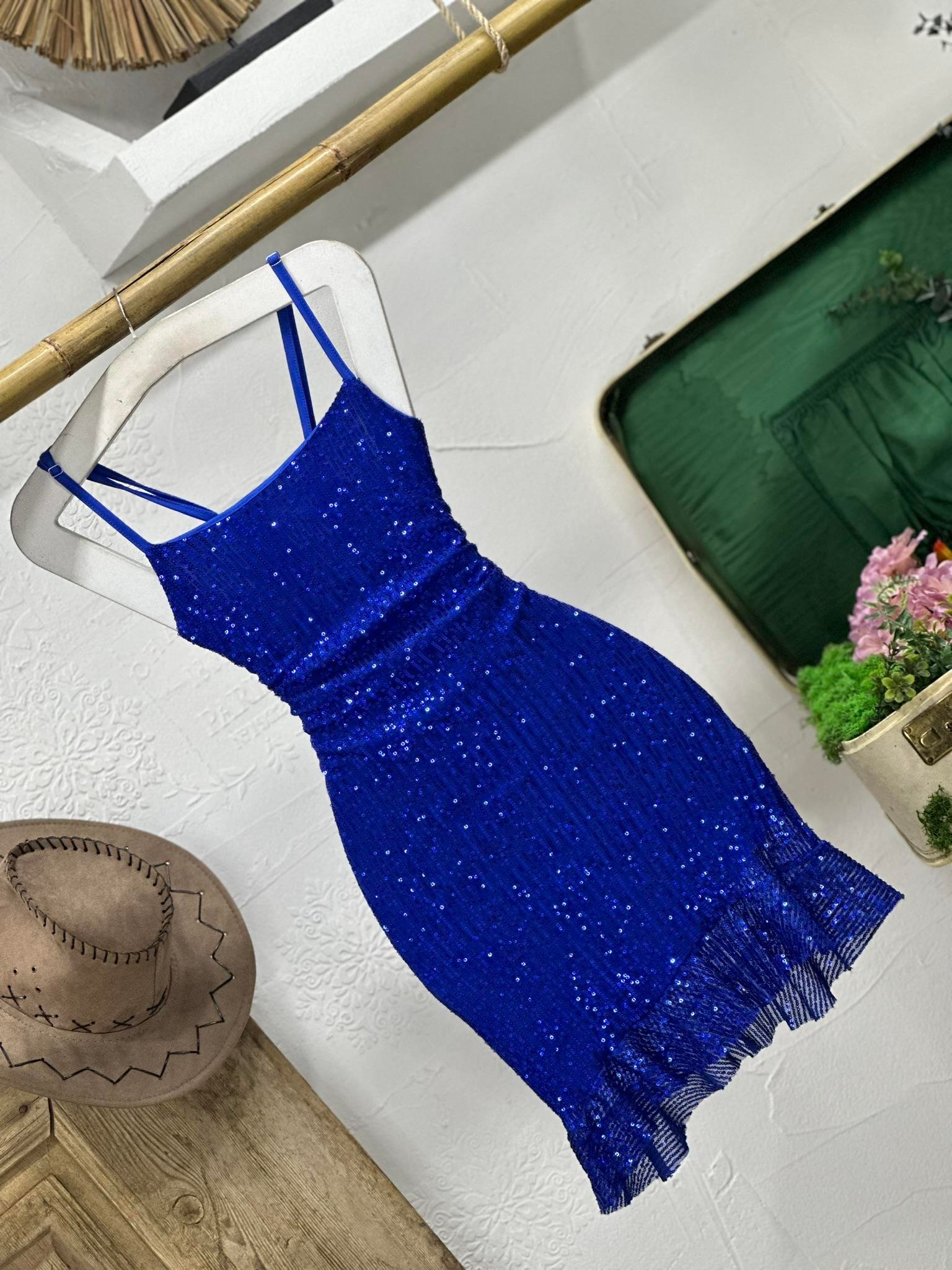 Pul Payet Sırt Çapraz Detaylı Eteği Fırfırlı Tasarım Elbisemiz 