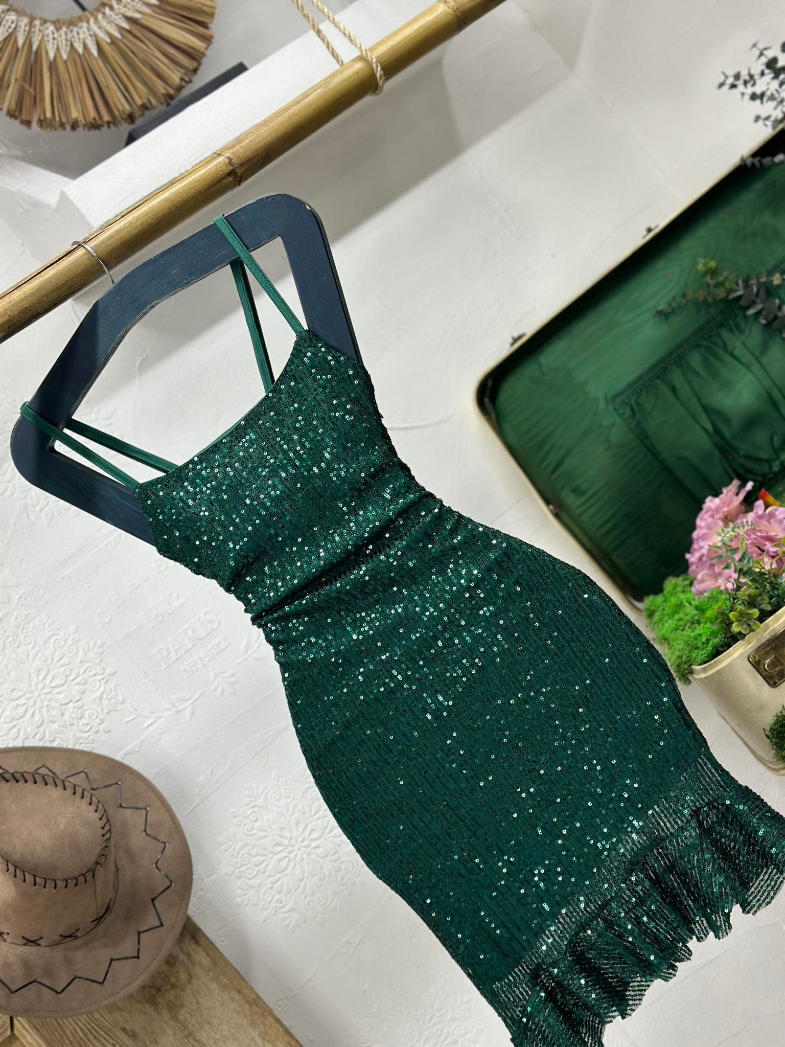 Pul Payet Sırt Çapraz Detaylı Eteği Fırfırlı Tasarım Elbisemiz 