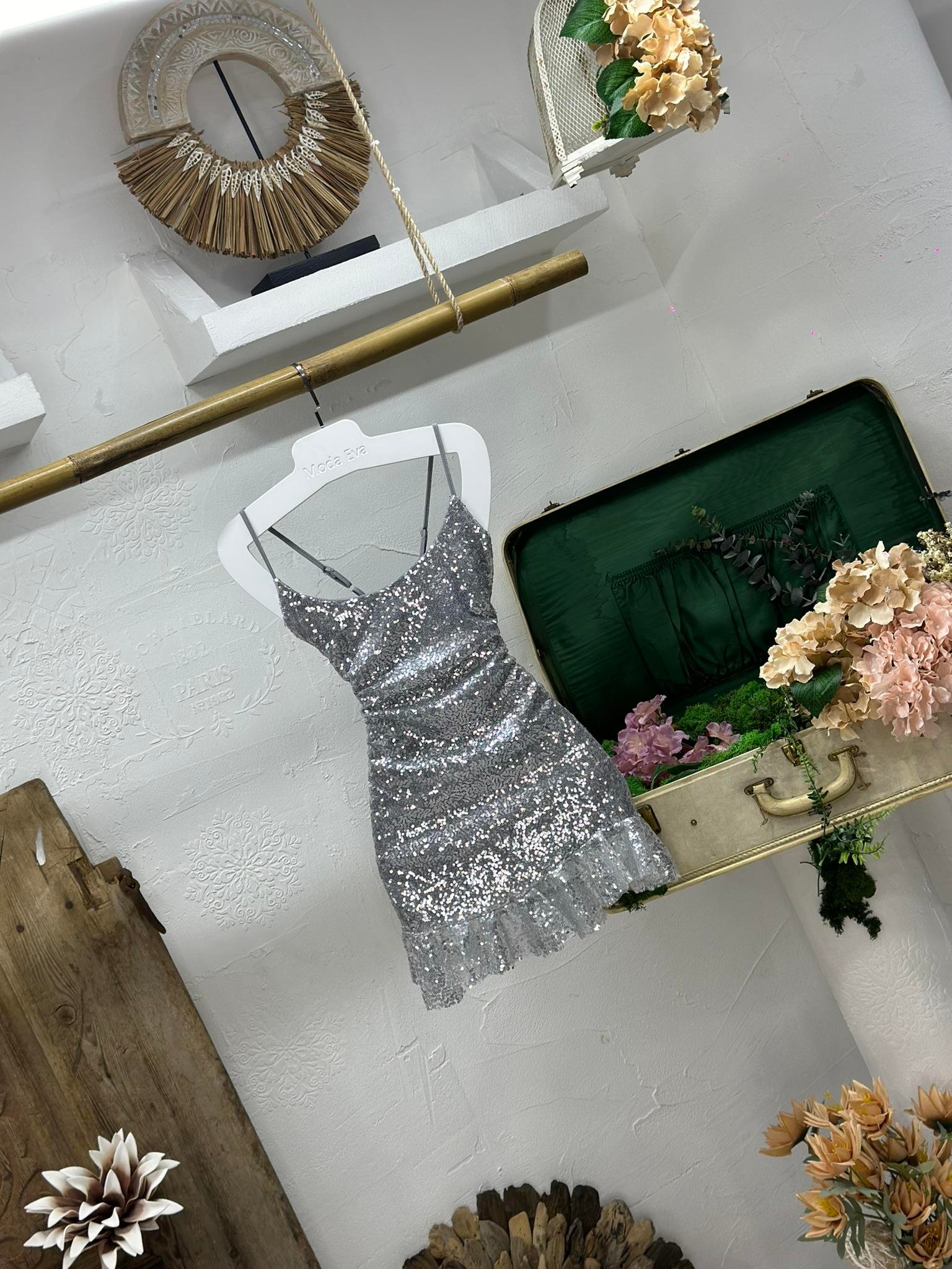 Pul Payet Sırt Çapraz Detaylı Eteği Fırfırlı Tasarım Elbisemiz 