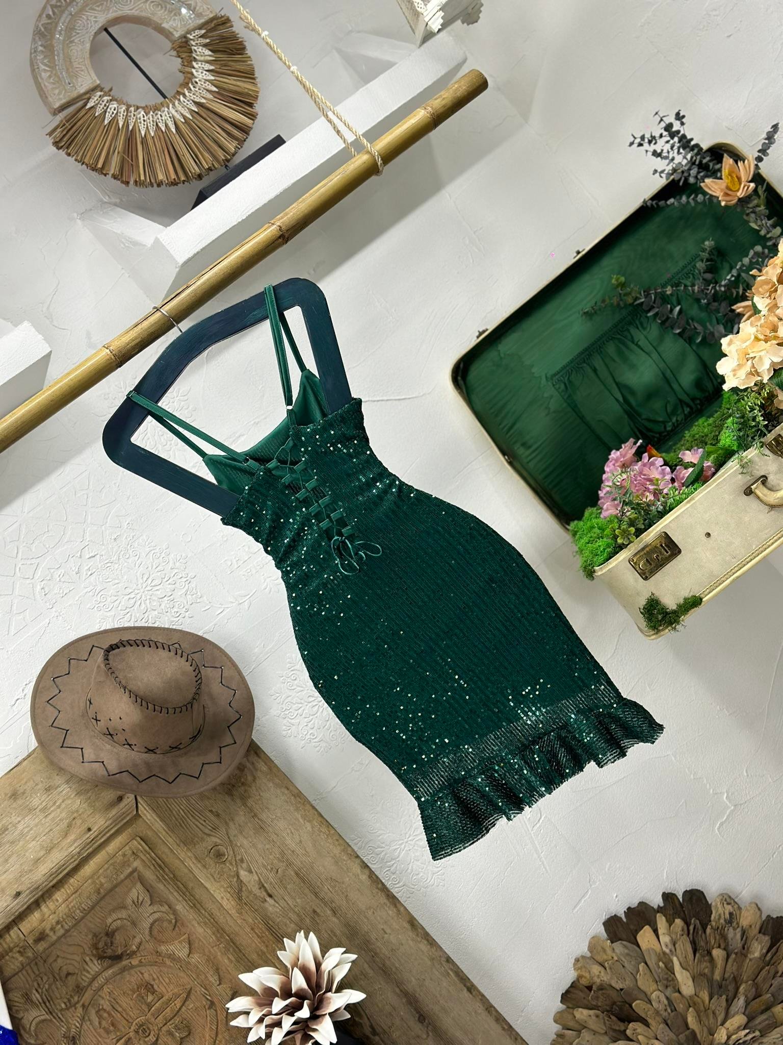 Pul Payet Sırt Çapraz Detaylı Eteği Fırfırlı Tasarım Elbisemiz 