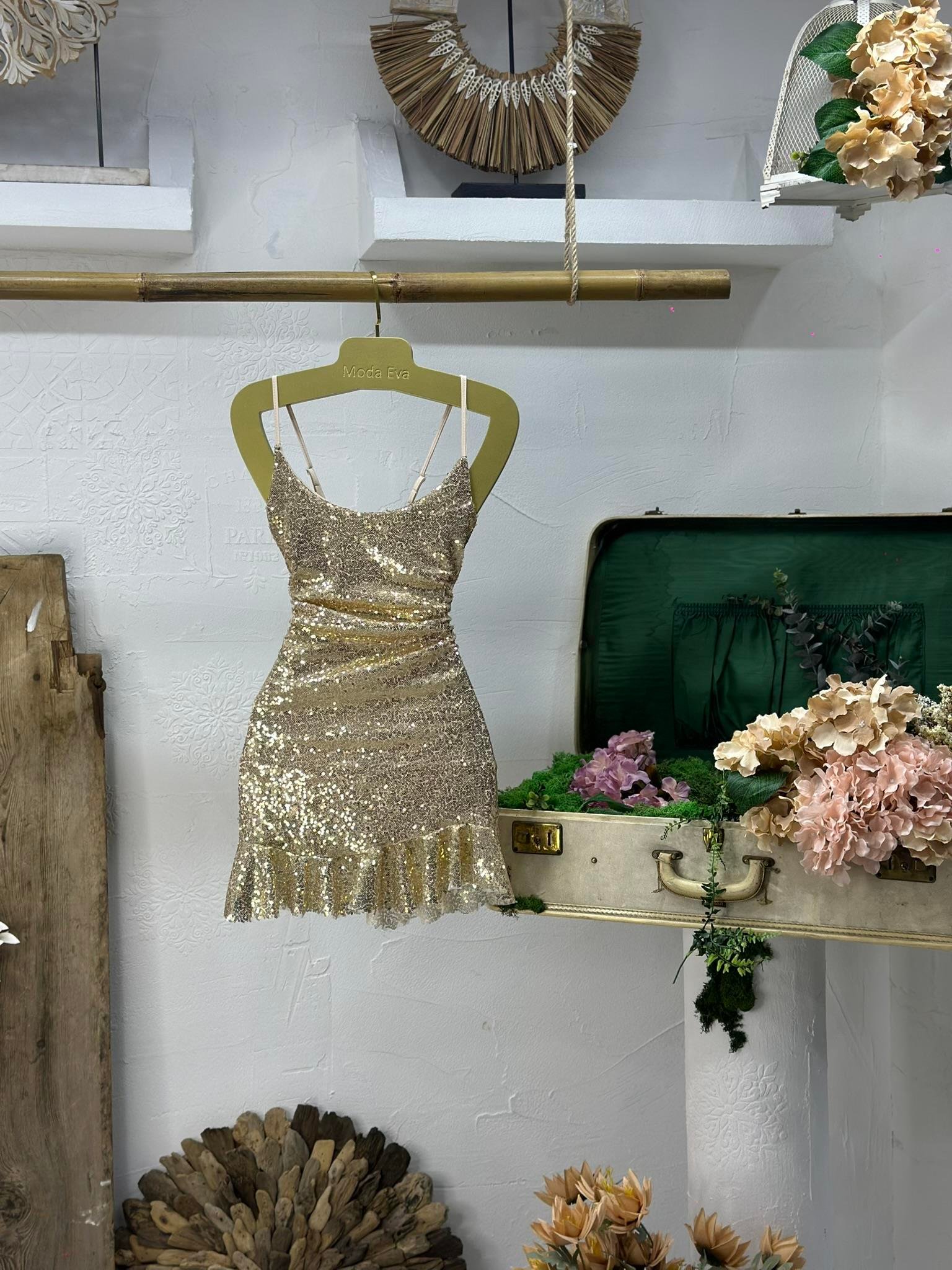 Pul Payet Sırt Çapraz Detaylı Eteği Fırfırlı Tasarım Elbisemiz 