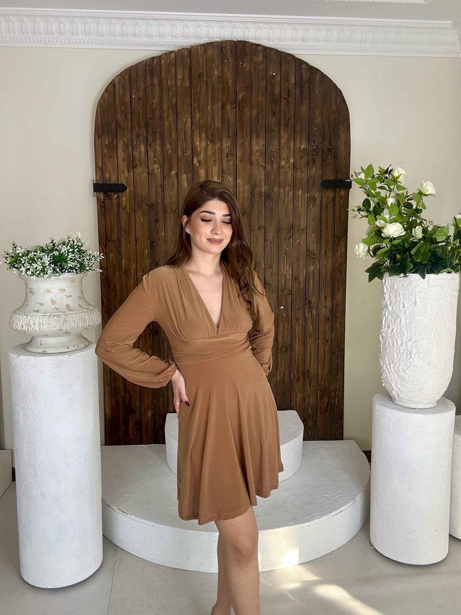 Sandy Kumaş Bel Detaylı Balon Kol Kloş Bej Elbise